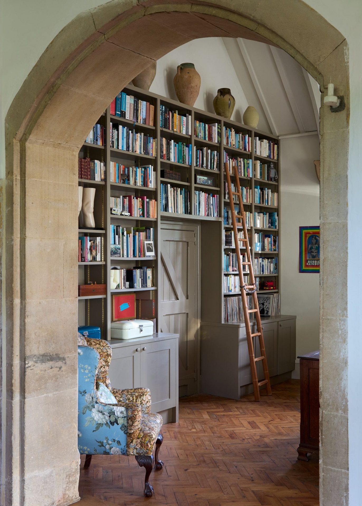 Цветовые тренды 2026: эксперты раскрыли палитру, которая вдохновит на смелые решения картинка Палитра 2026 года: уютные акценты в интерьере | DGL.RU