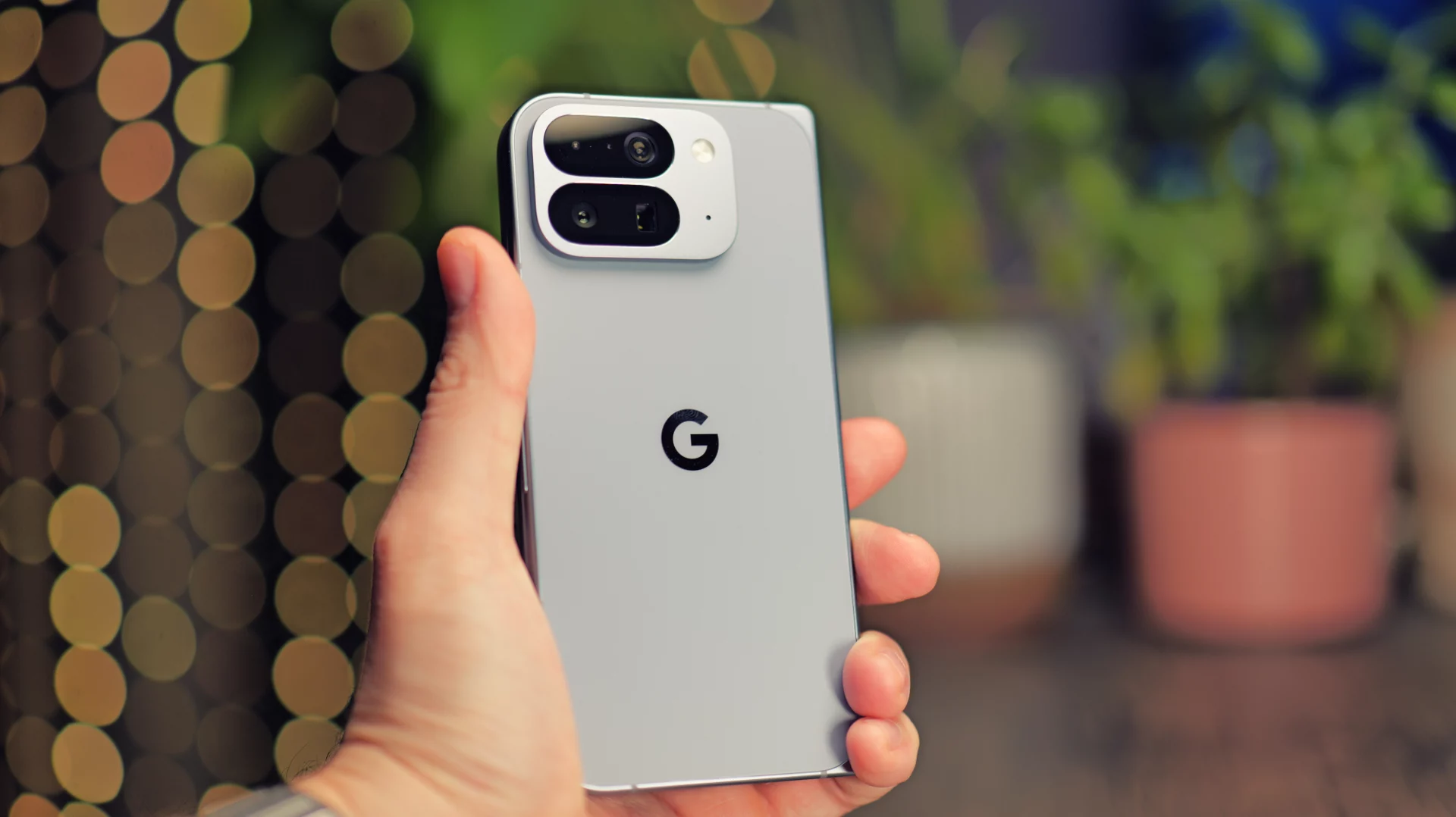 Pixel 10 Pro Fold вместо ноутбука? Проводим опыты | DGL.RU