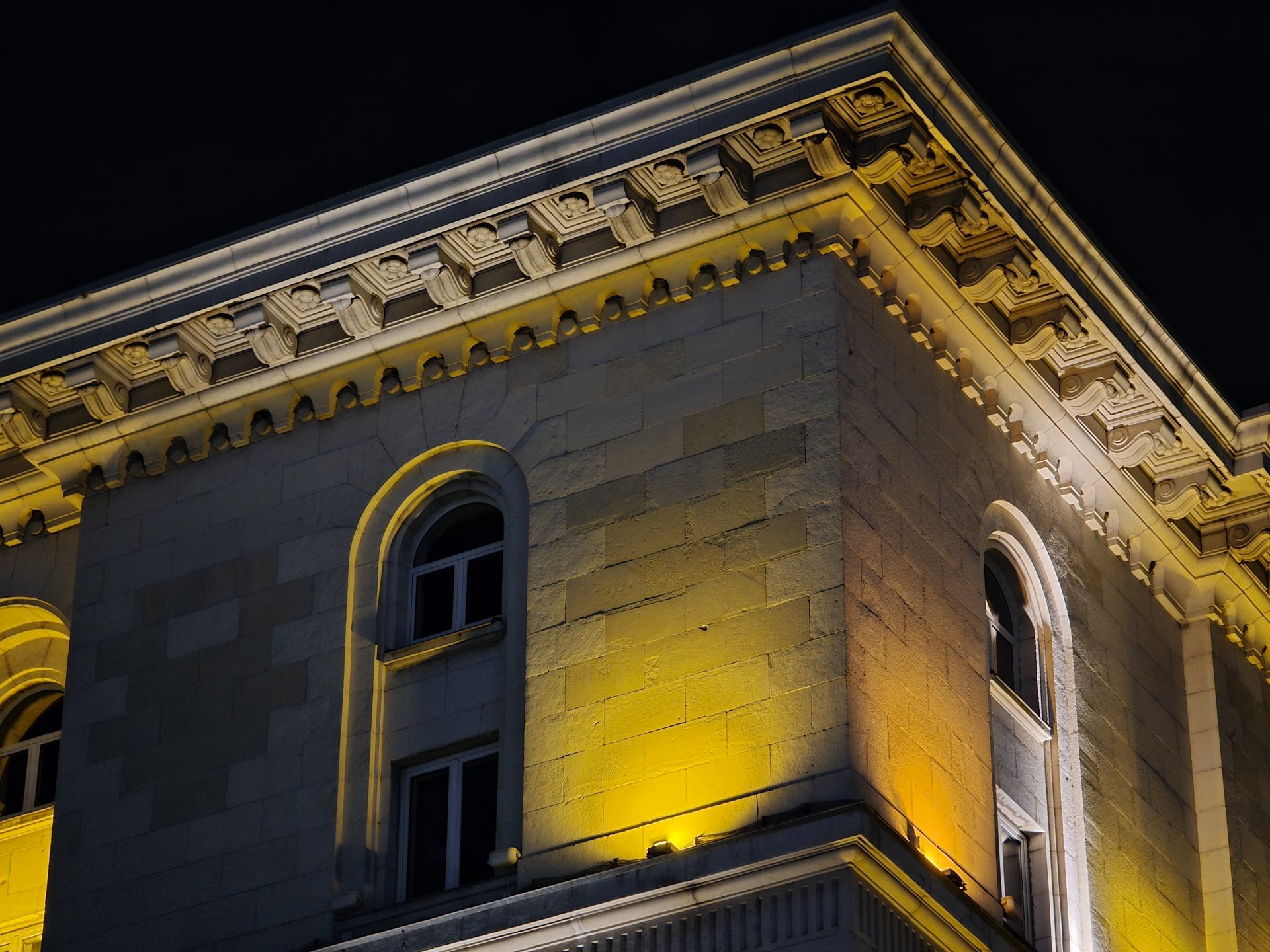 Google Pixel 10 Pro XL vs Samsung Galaxy S25 Ultra — сражение гигантов картинка Pixel 10 Pro XL vs Galaxy S25 Ultra: топ-флагманы | DGL.RU