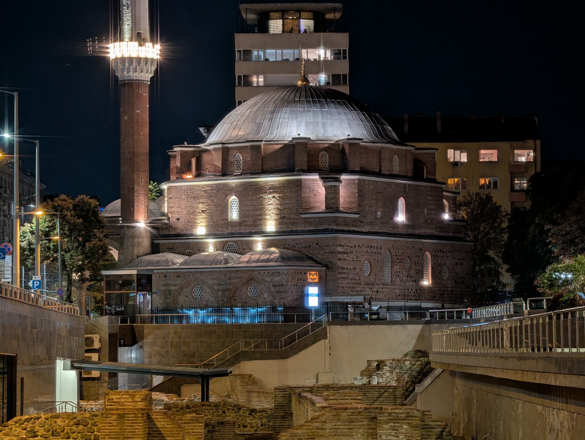 Google Pixel 10 Pro XL vs Samsung Galaxy S25 Ultra — сражение гигантов картинка Pixel 10 Pro XL vs Galaxy S25 Ultra: топ-флагманы | DGL.RU