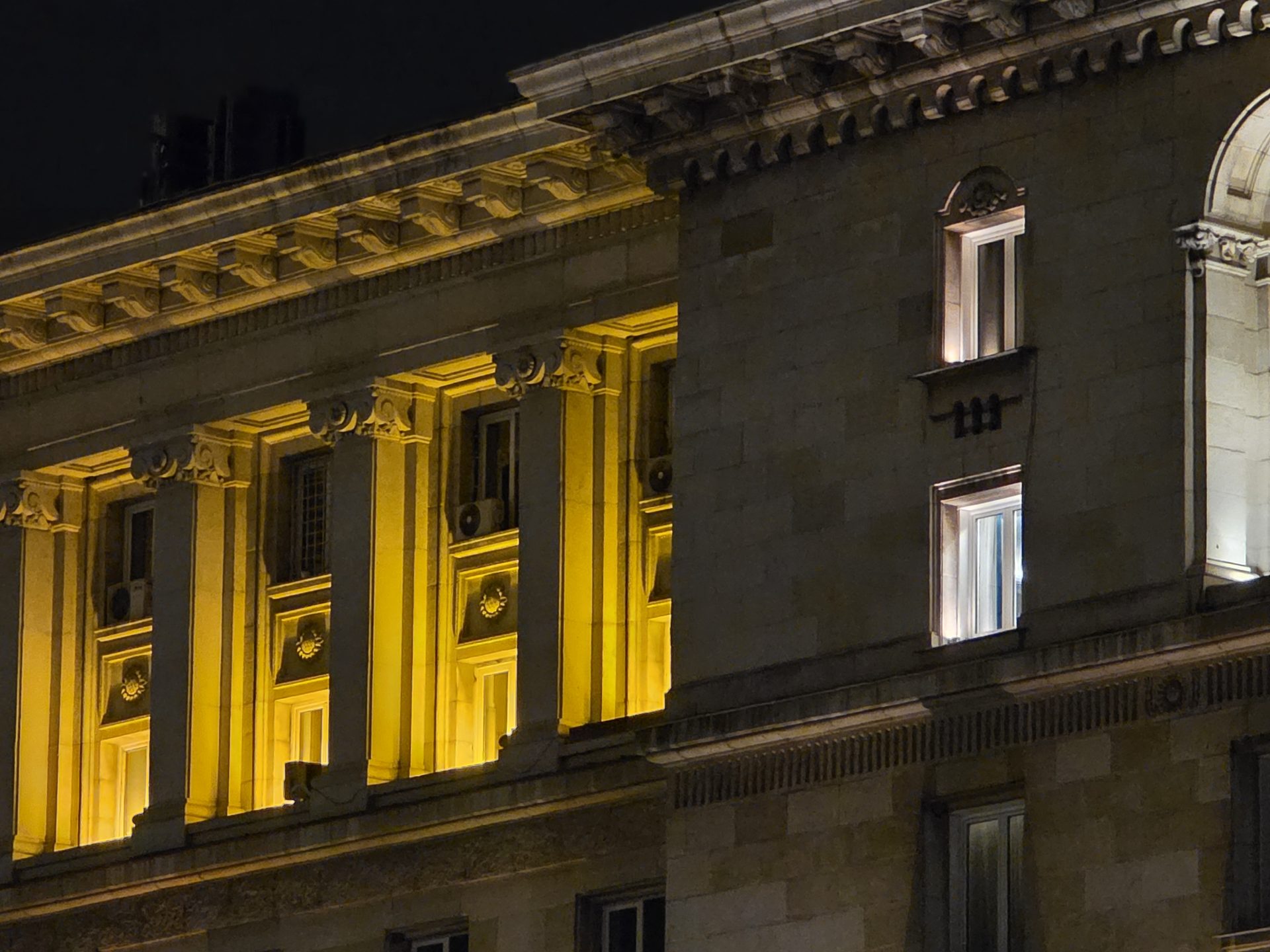 Google Pixel 10 Pro XL vs Samsung Galaxy S25 Ultra — сражение гигантов картинка Pixel 10 Pro XL vs Galaxy S25 Ultra: топ-флагманы | DGL.RU