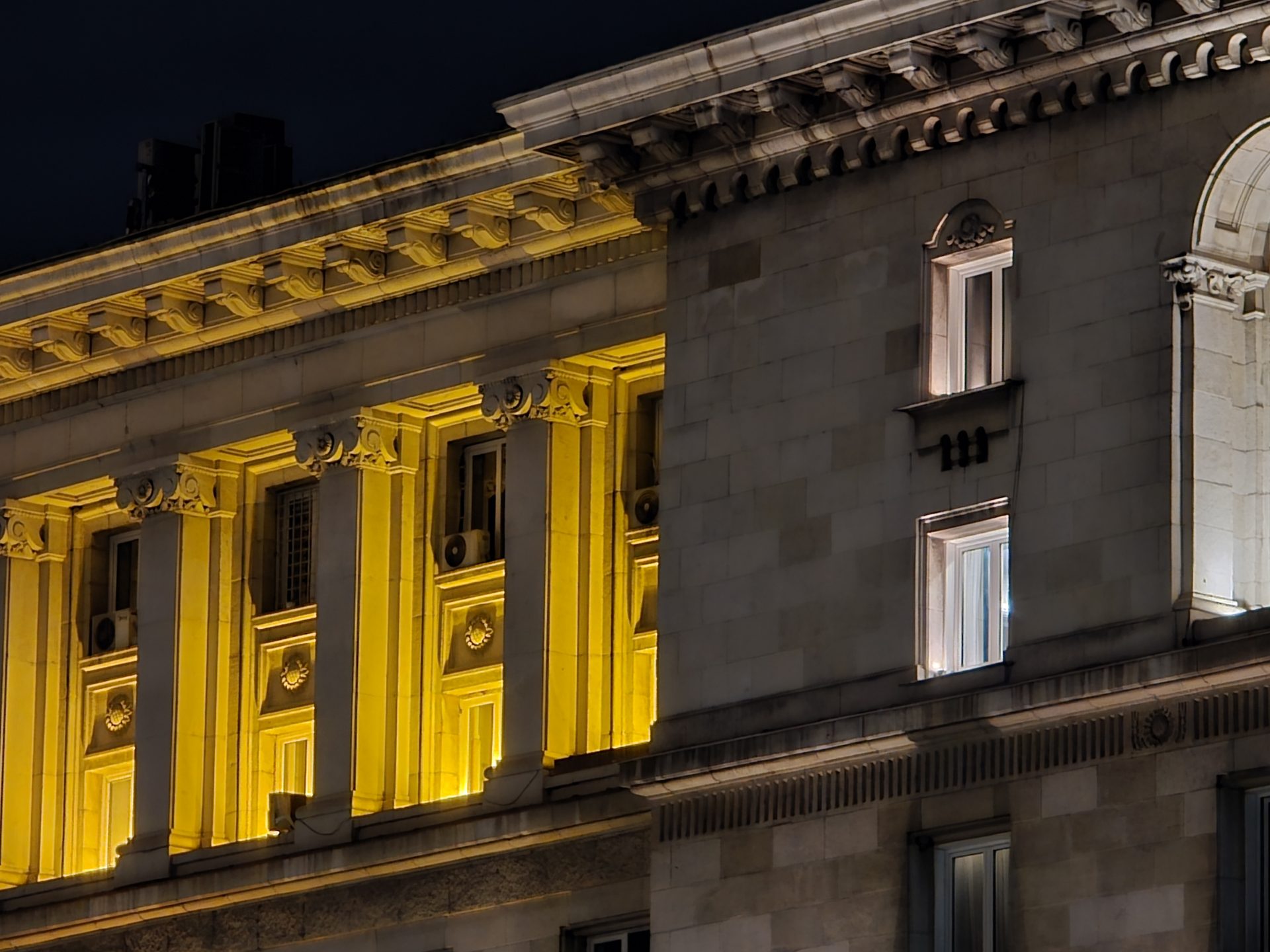 Google Pixel 10 Pro XL vs Samsung Galaxy S25 Ultra — сражение гигантов картинка Pixel 10 Pro XL vs Galaxy S25 Ultra: топ-флагманы | DGL.RU