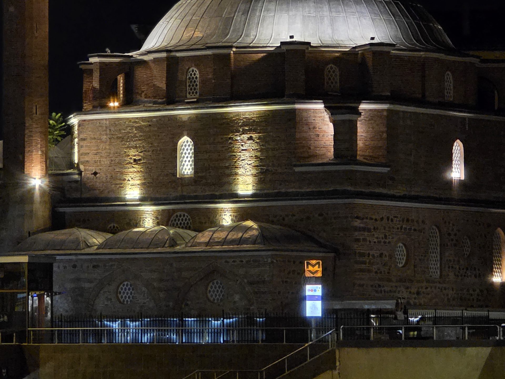 Google Pixel 10 Pro XL vs Samsung Galaxy S25 Ultra — сражение гигантов картинка Pixel 10 Pro XL vs Galaxy S25 Ultra: топ-флагманы | DGL.RU