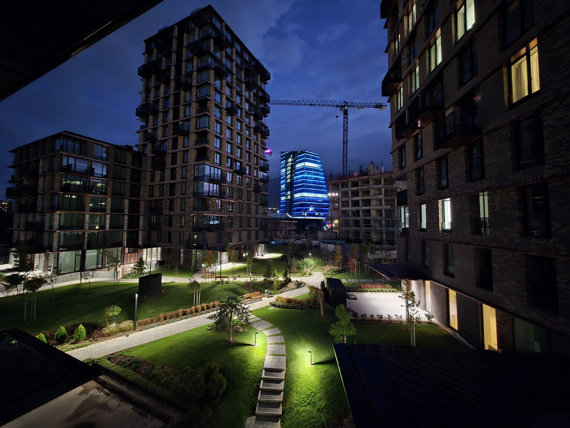 Google Pixel 10 Pro XL vs Samsung Galaxy S25 Ultra — сражение гигантов картинка Pixel 10 Pro XL vs Galaxy S25 Ultra: топ-флагманы | DGL.RU