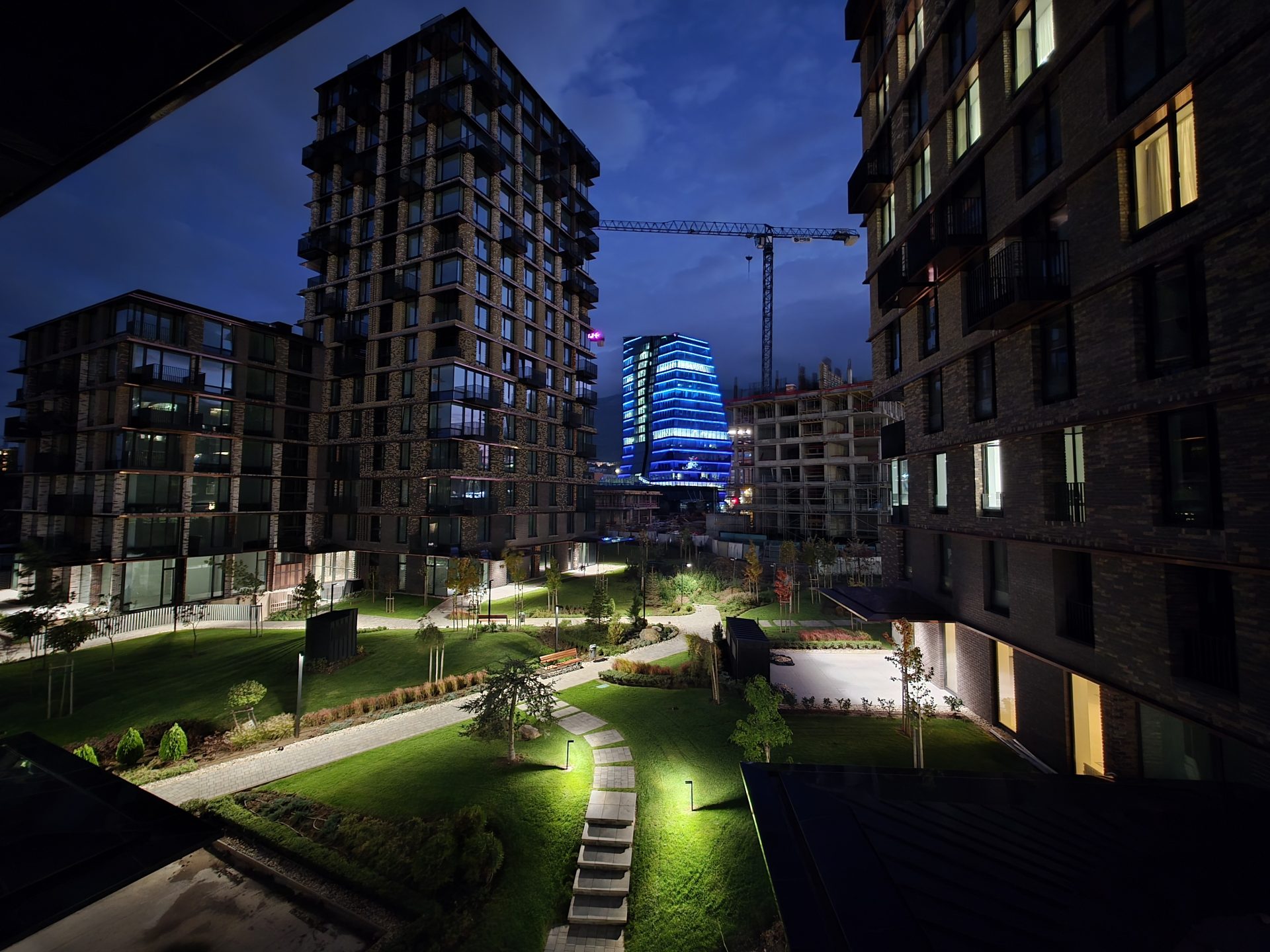 Google Pixel 10 Pro XL vs Samsung Galaxy S25 Ultra — сражение гигантов картинка Pixel 10 Pro XL vs Galaxy S25 Ultra: топ-флагманы | DGL.RU