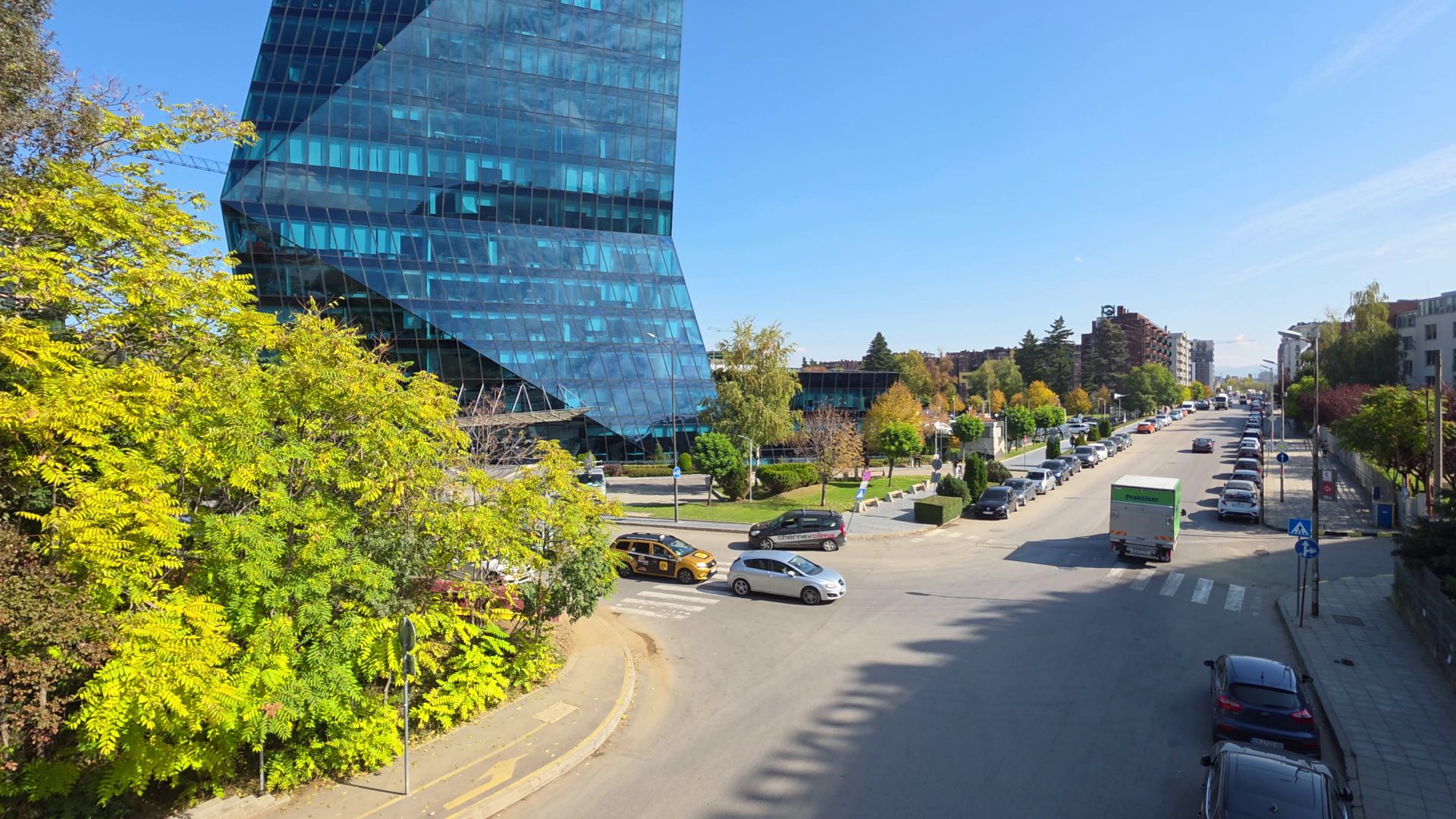 Google Pixel 10 Pro XL vs Samsung Galaxy S25 Ultra — сражение гигантов картинка Pixel 10 Pro XL vs Galaxy S25 Ultra: топ-флагманы | DGL.RU