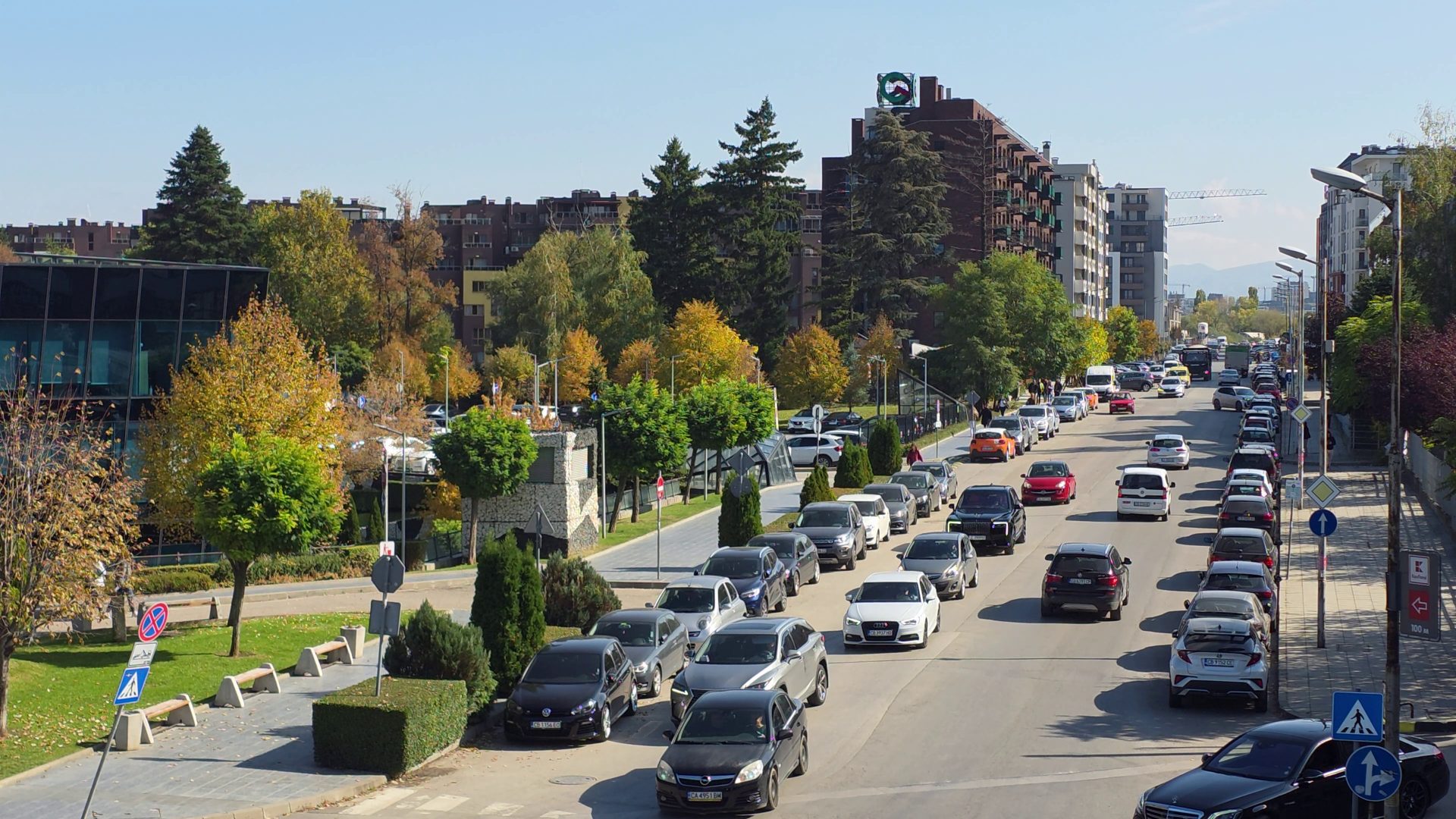 Google Pixel 10 Pro XL vs Samsung Galaxy S25 Ultra — сражение гигантов картинка Pixel 10 Pro XL vs Galaxy S25 Ultra: топ-флагманы | DGL.RU