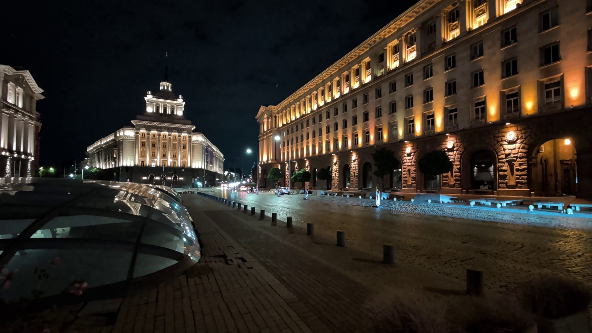 Google Pixel 10 Pro XL vs Samsung Galaxy S25 Ultra — сражение гигантов картинка Pixel 10 Pro XL vs Galaxy S25 Ultra: топ-флагманы | DGL.RU