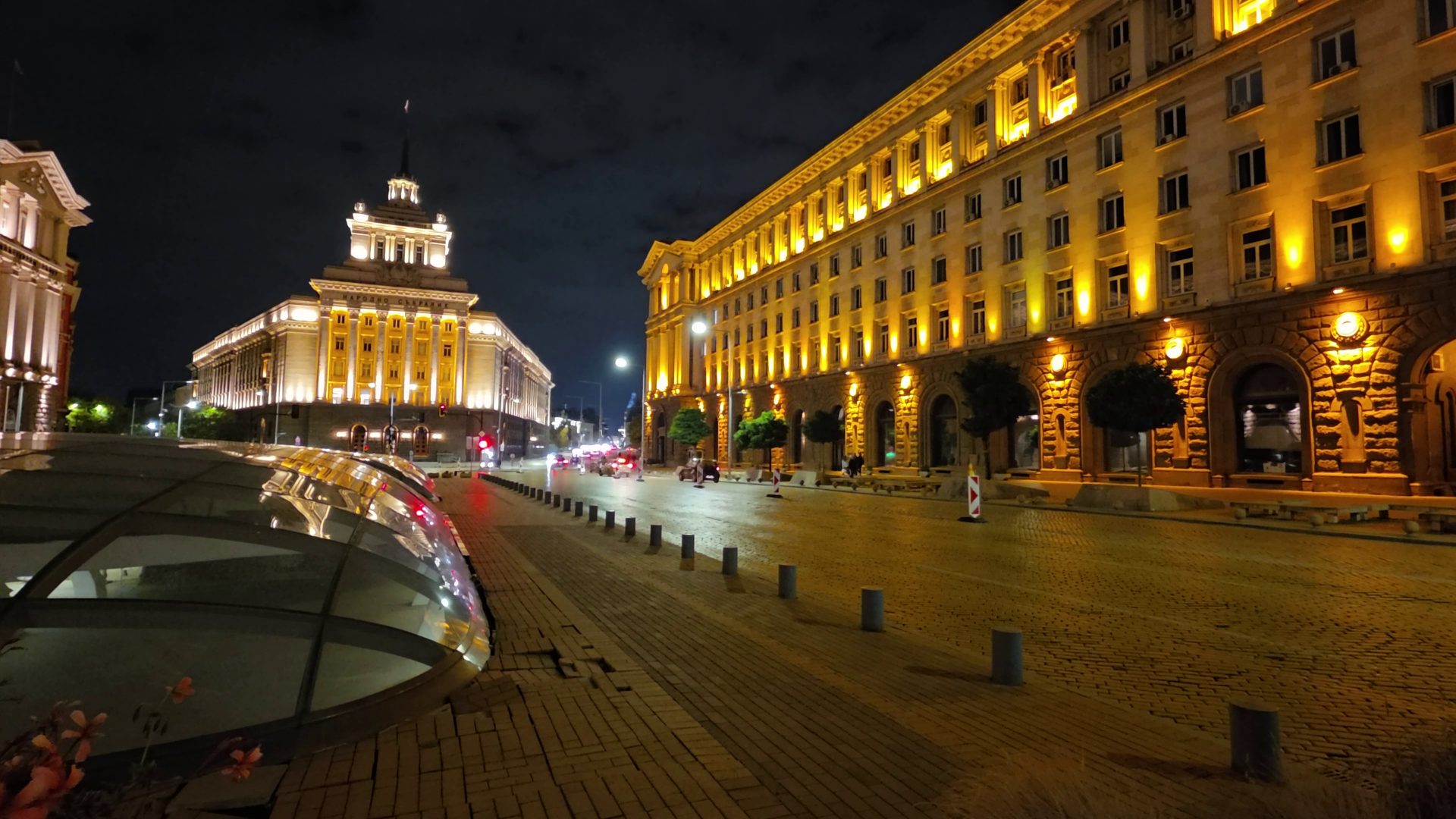 Google Pixel 10 Pro XL vs Samsung Galaxy S25 Ultra — сражение гигантов картинка Pixel 10 Pro XL vs Galaxy S25 Ultra: топ-флагманы | DGL.RU