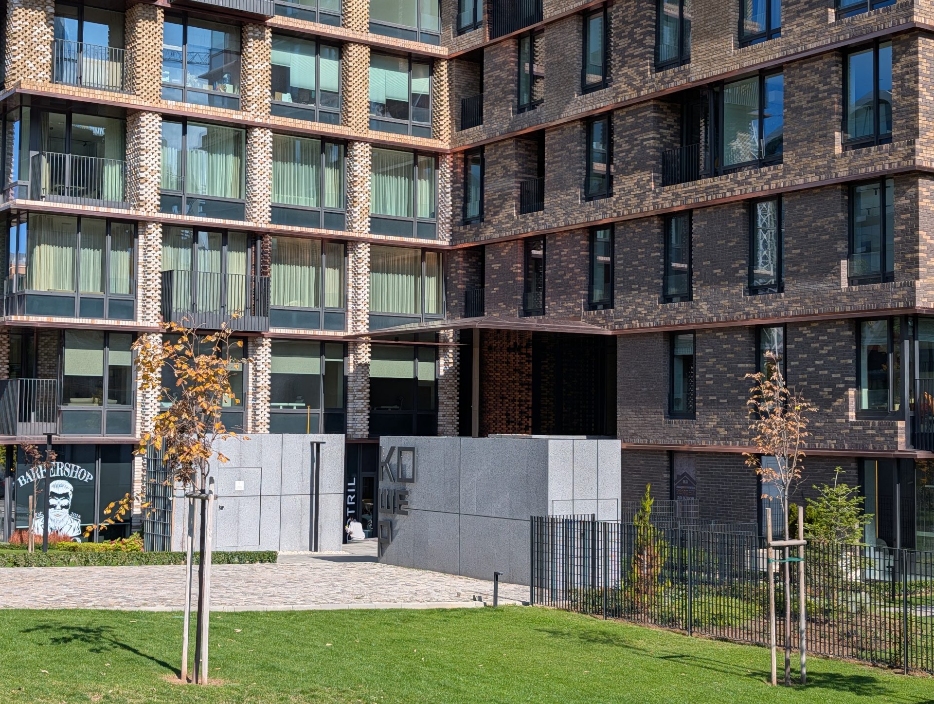 Google Pixel 10 Pro XL vs Samsung Galaxy S25 Ultra — сражение гигантов картинка Pixel 10 Pro XL vs Galaxy S25 Ultra: топ-флагманы | DGL.RU