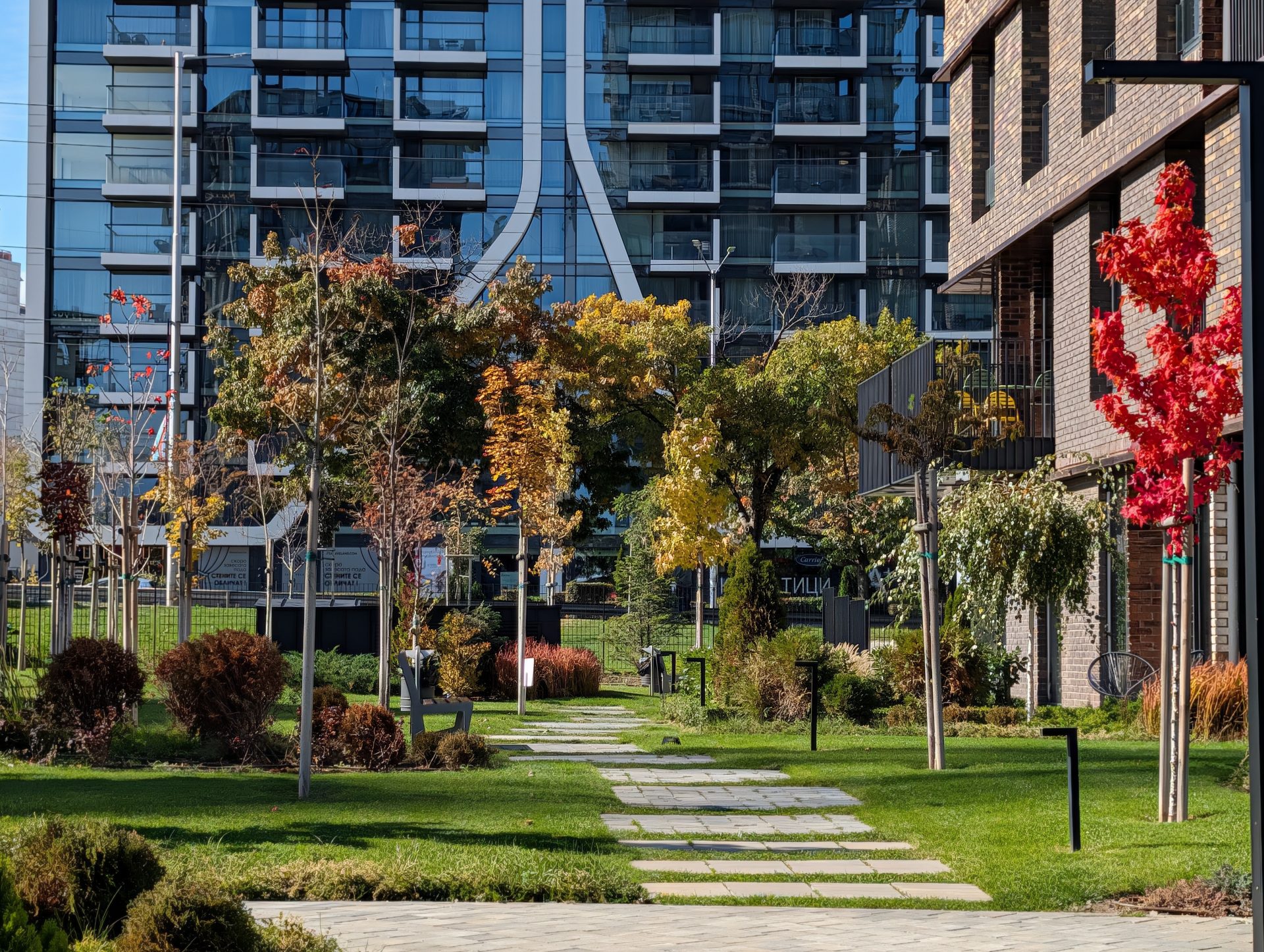 Google Pixel 10 Pro XL vs Samsung Galaxy S25 Ultra — сражение гигантов картинка Pixel 10 Pro XL vs Galaxy S25 Ultra: топ-флагманы | DGL.RU