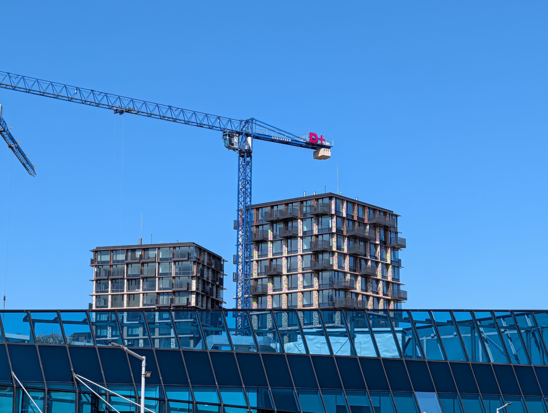 Google Pixel 10 Pro XL vs Samsung Galaxy S25 Ultra — сражение гигантов картинка Pixel 10 Pro XL vs Galaxy S25 Ultra: топ-флагманы | DGL.RU