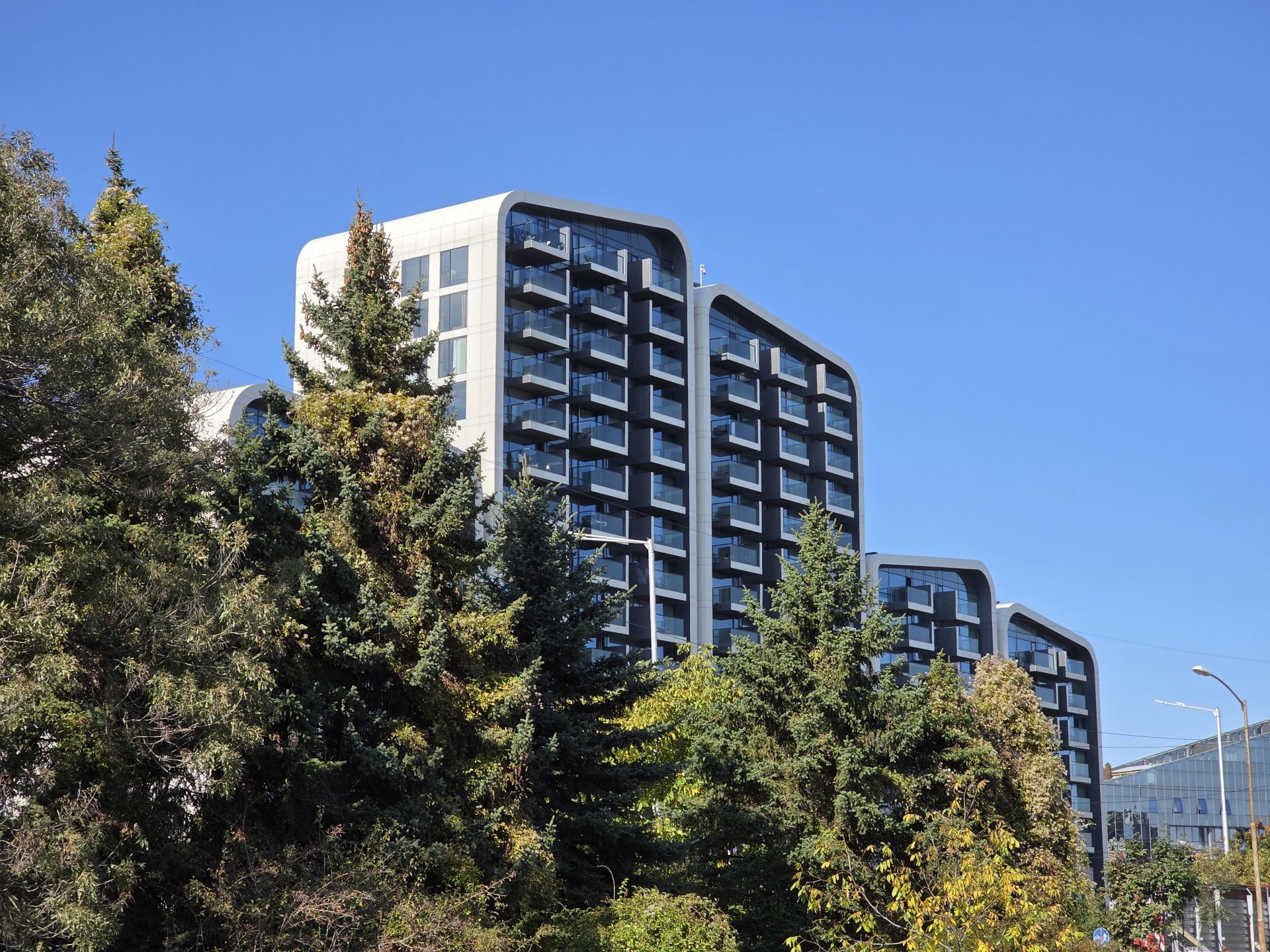 Google Pixel 10 Pro XL vs Samsung Galaxy S25 Ultra — сражение гигантов картинка Pixel 10 Pro XL vs Galaxy S25 Ultra: топ-флагманы | DGL.RU