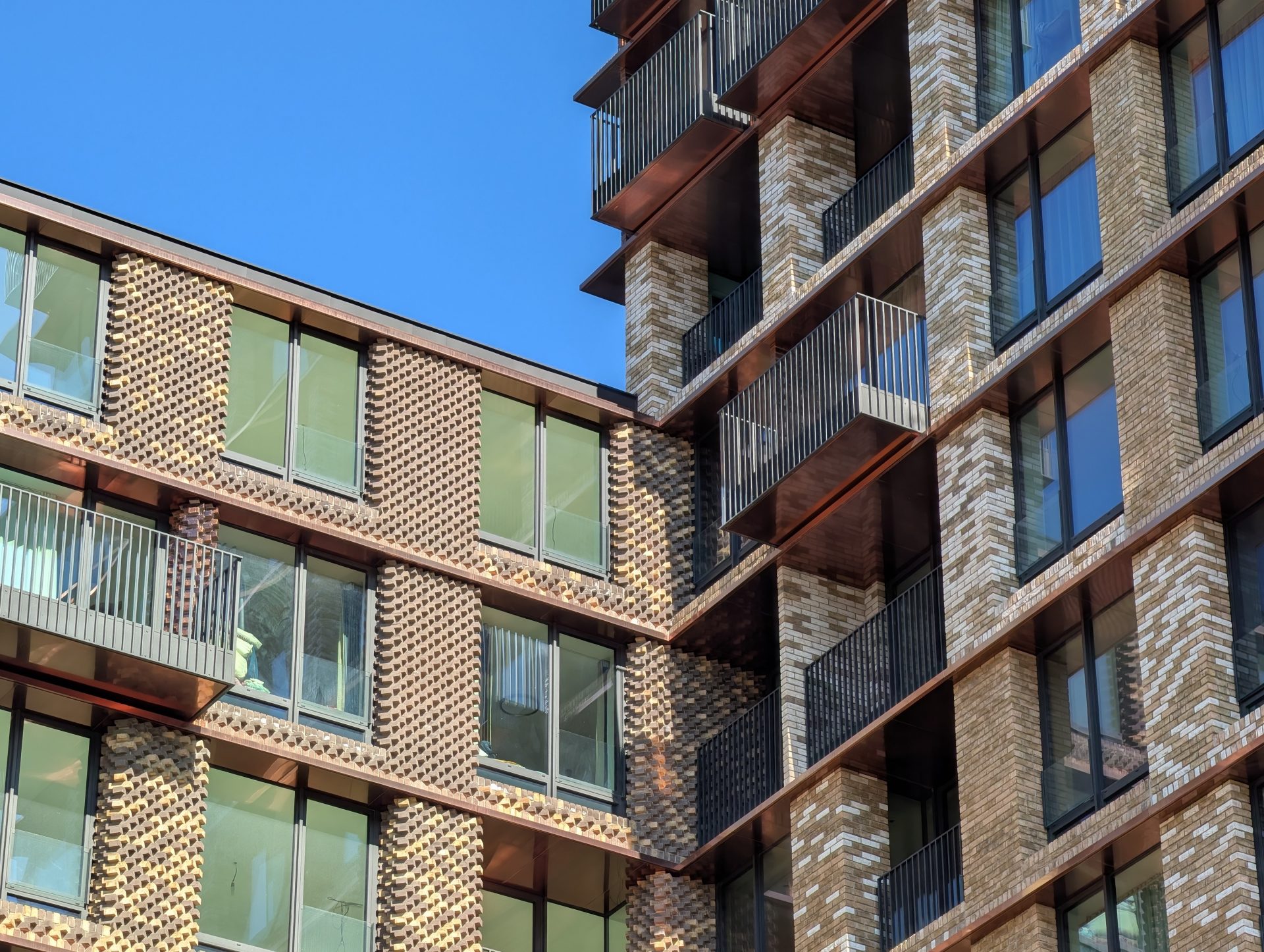 Google Pixel 10 Pro XL vs Samsung Galaxy S25 Ultra — сражение гигантов картинка Pixel 10 Pro XL vs Galaxy S25 Ultra: топ-флагманы | DGL.RU