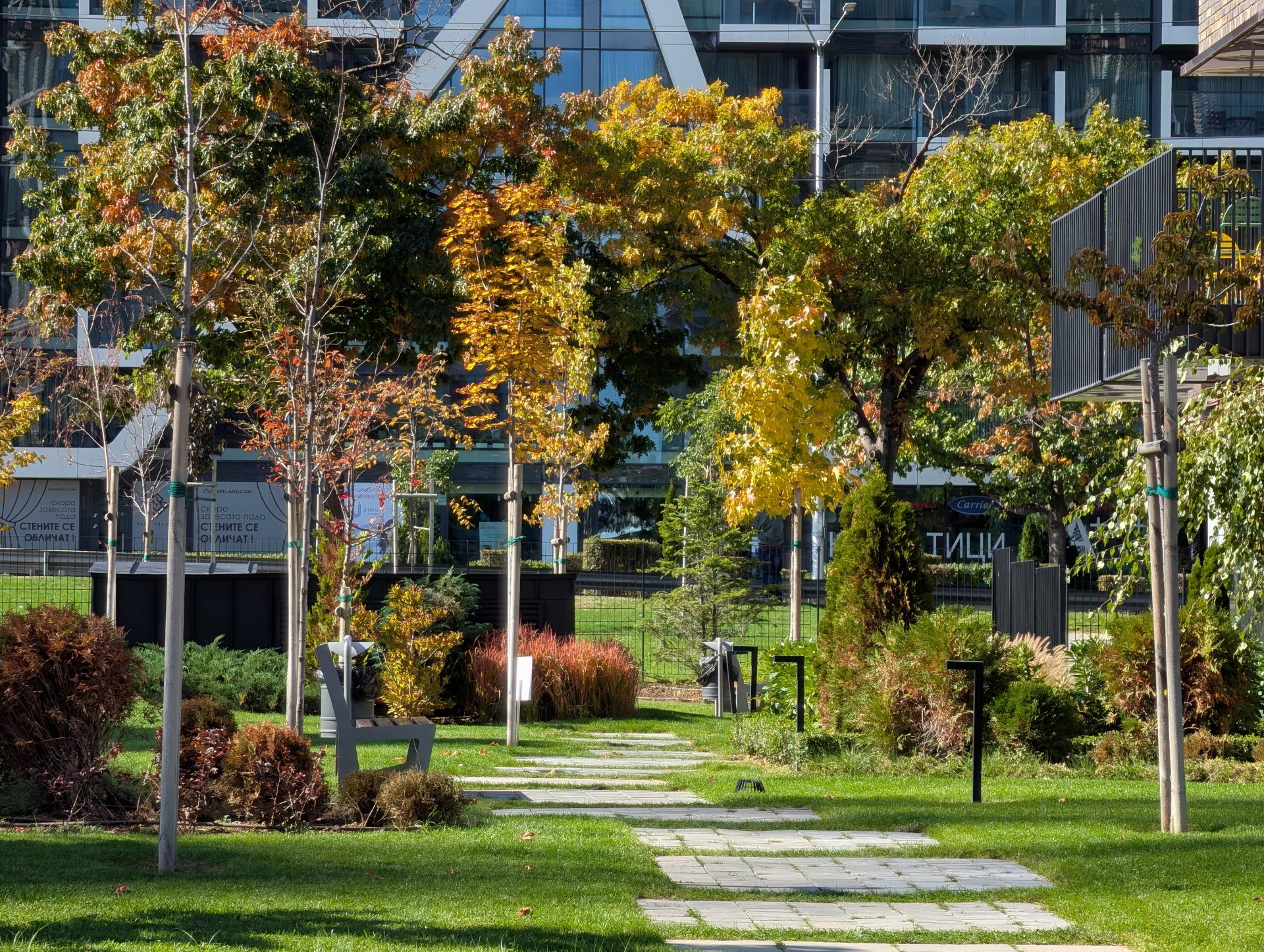 Google Pixel 10 Pro XL vs Samsung Galaxy S25 Ultra — сражение гигантов картинка Pixel 10 Pro XL vs Galaxy S25 Ultra: топ-флагманы | DGL.RU