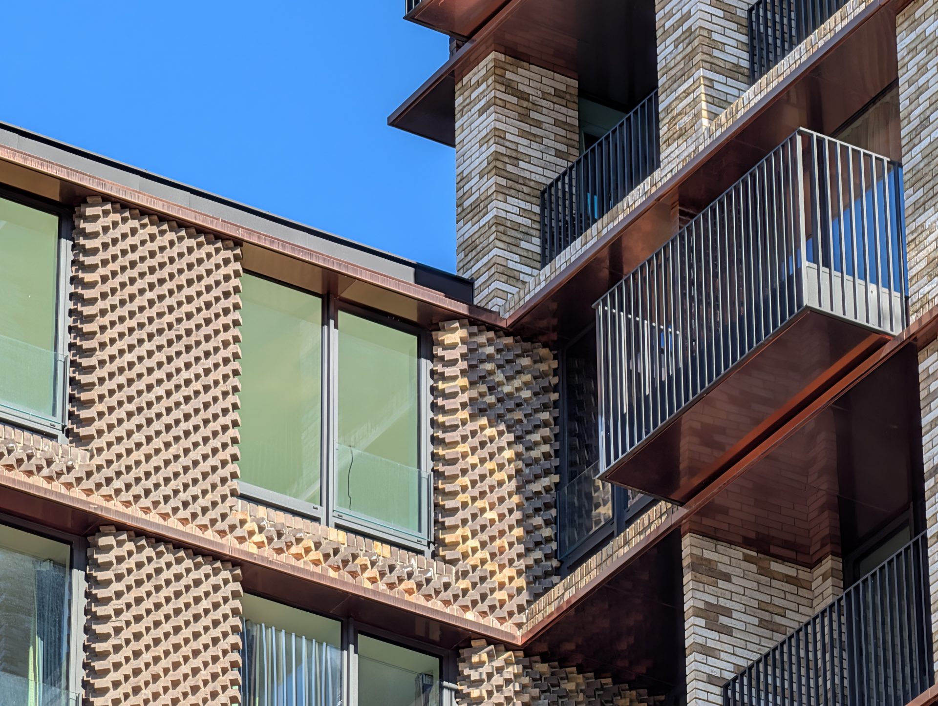 Google Pixel 10 Pro XL vs Samsung Galaxy S25 Ultra — сражение гигантов картинка Pixel 10 Pro XL vs Galaxy S25 Ultra: топ-флагманы | DGL.RU