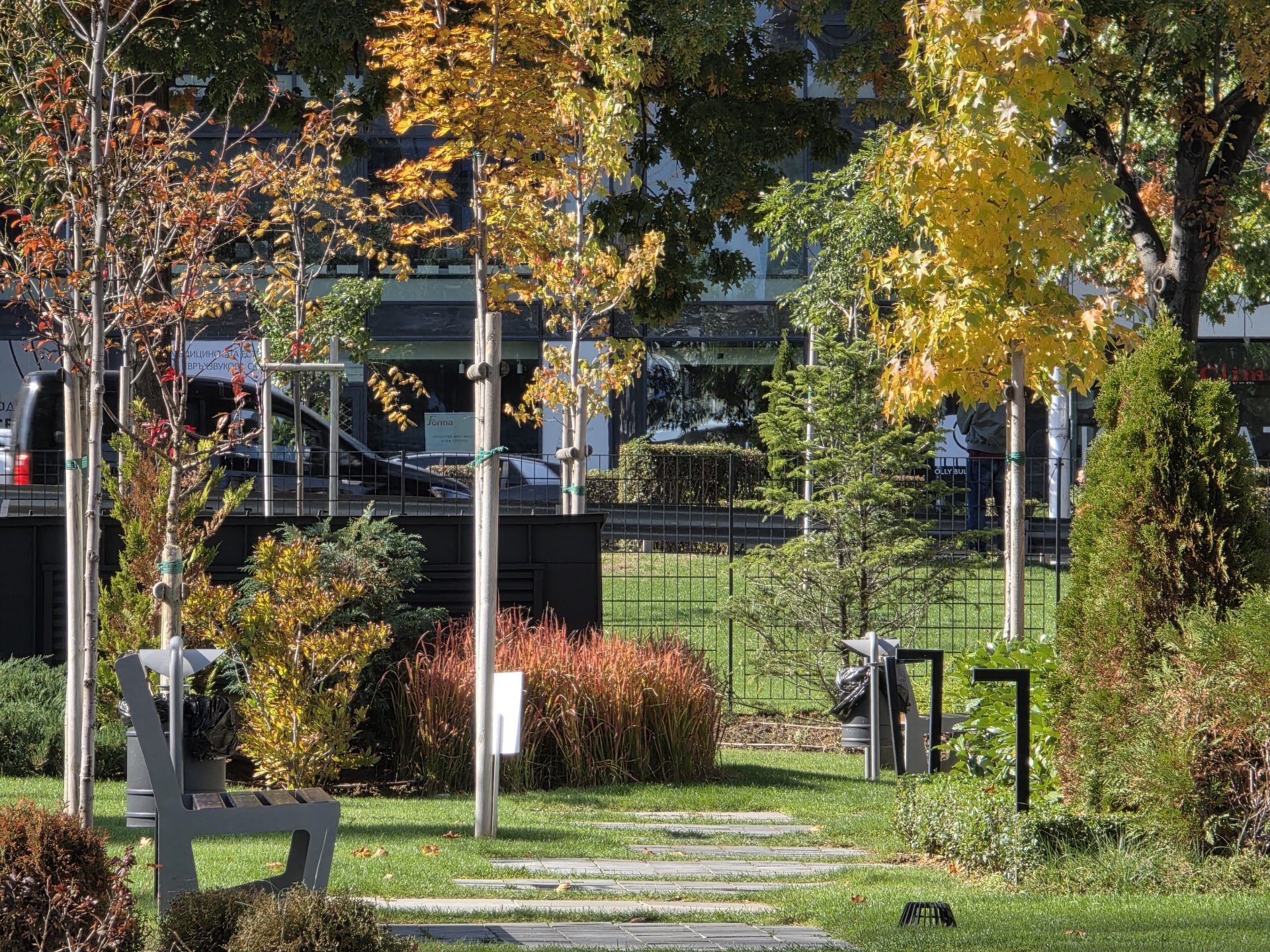 Google Pixel 10 Pro XL vs Samsung Galaxy S25 Ultra — сражение гигантов картинка Pixel 10 Pro XL vs Galaxy S25 Ultra: топ-флагманы | DGL.RU