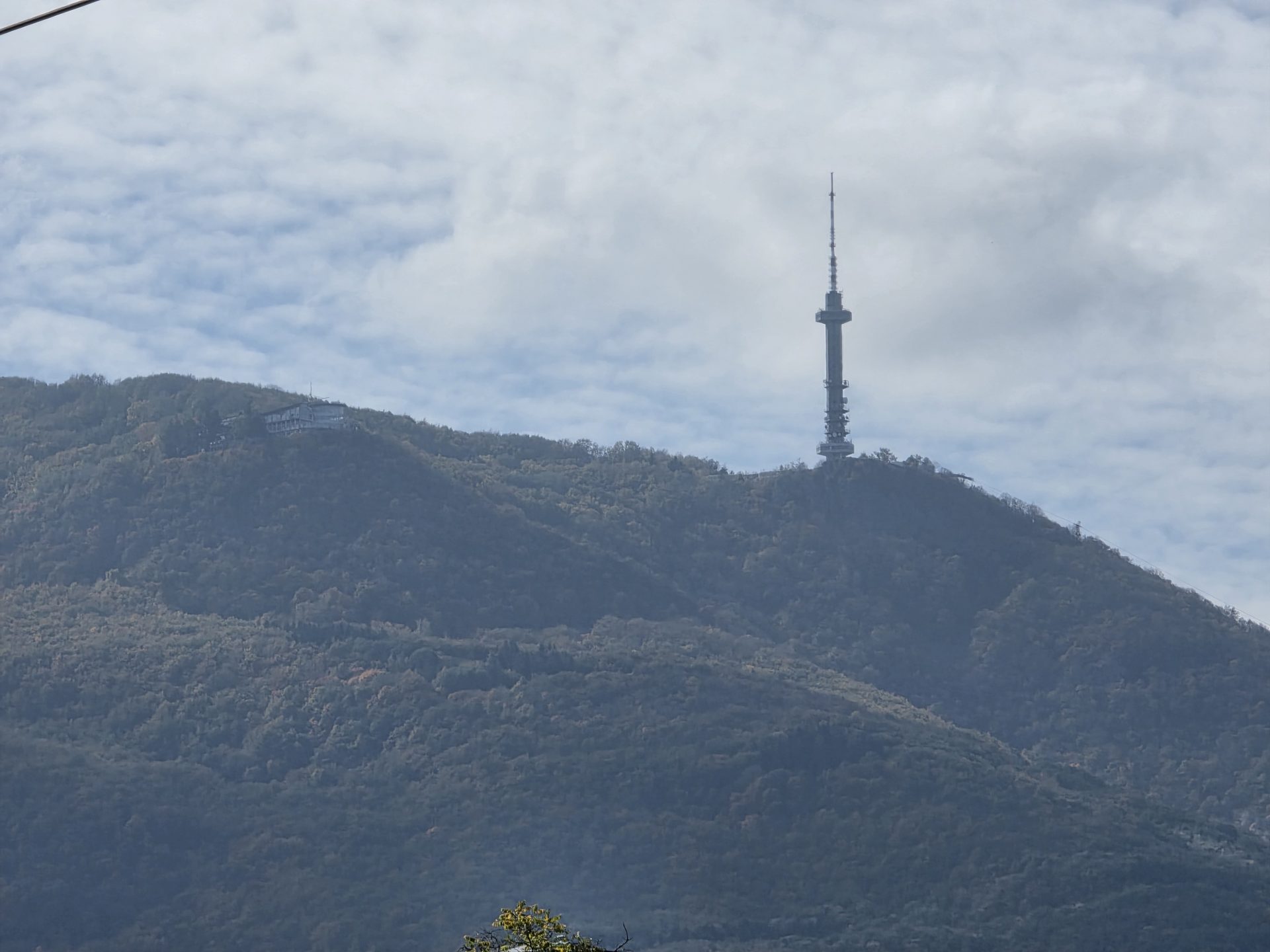 Google Pixel 10 Pro XL vs Samsung Galaxy S25 Ultra — сражение гигантов картинка Pixel 10 Pro XL vs Galaxy S25 Ultra: топ-флагманы | DGL.RU