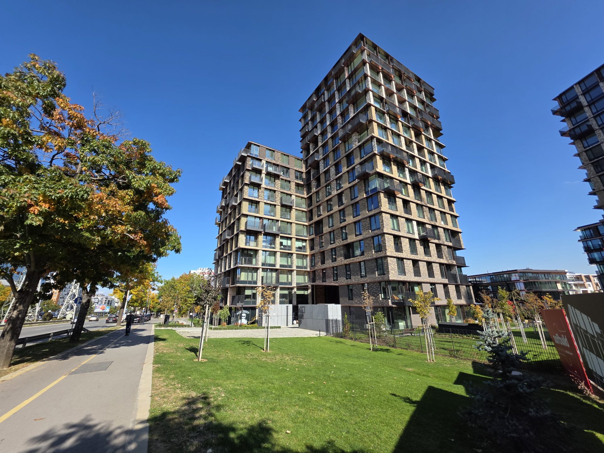 Google Pixel 10 Pro XL vs Samsung Galaxy S25 Ultra — сражение гигантов картинка Pixel 10 Pro XL vs Galaxy S25 Ultra: топ-флагманы | DGL.RU