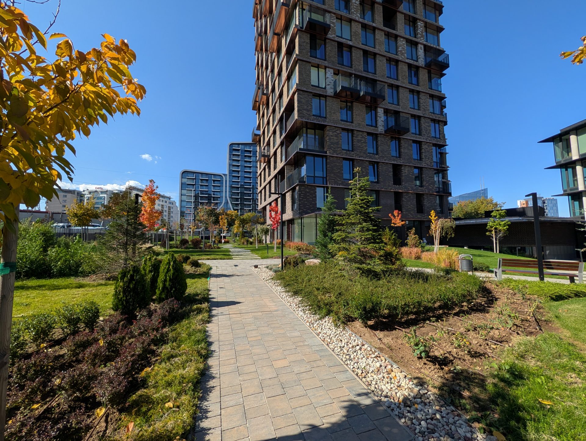 Google Pixel 10 Pro XL vs Samsung Galaxy S25 Ultra — сражение гигантов картинка Pixel 10 Pro XL vs Galaxy S25 Ultra: топ-флагманы | DGL.RU