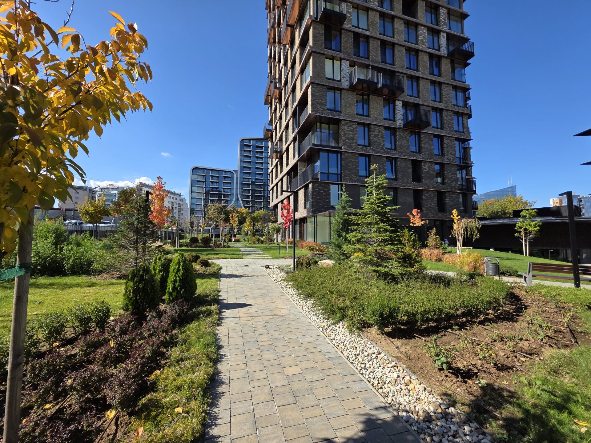 Google Pixel 10 Pro XL vs Samsung Galaxy S25 Ultra — сражение гигантов картинка Pixel 10 Pro XL vs Galaxy S25 Ultra: топ-флагманы | DGL.RU