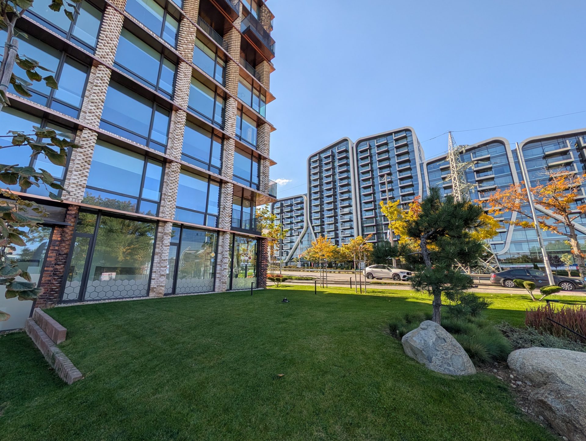 Google Pixel 10 Pro XL vs Samsung Galaxy S25 Ultra — сражение гигантов картинка Pixel 10 Pro XL vs Galaxy S25 Ultra: топ-флагманы | DGL.RU