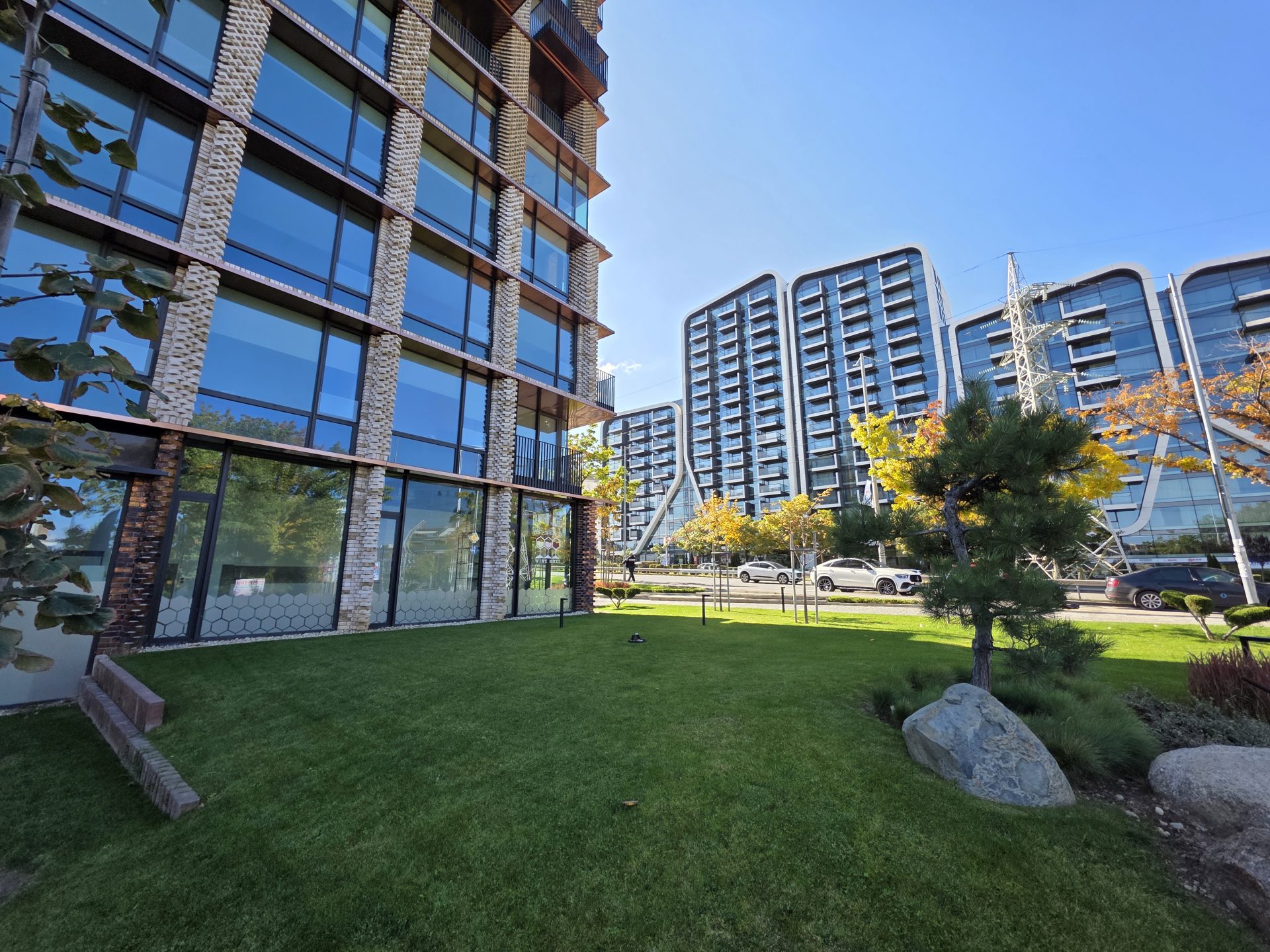 Google Pixel 10 Pro XL vs Samsung Galaxy S25 Ultra — сражение гигантов картинка Pixel 10 Pro XL vs Galaxy S25 Ultra: топ-флагманы | DGL.RU