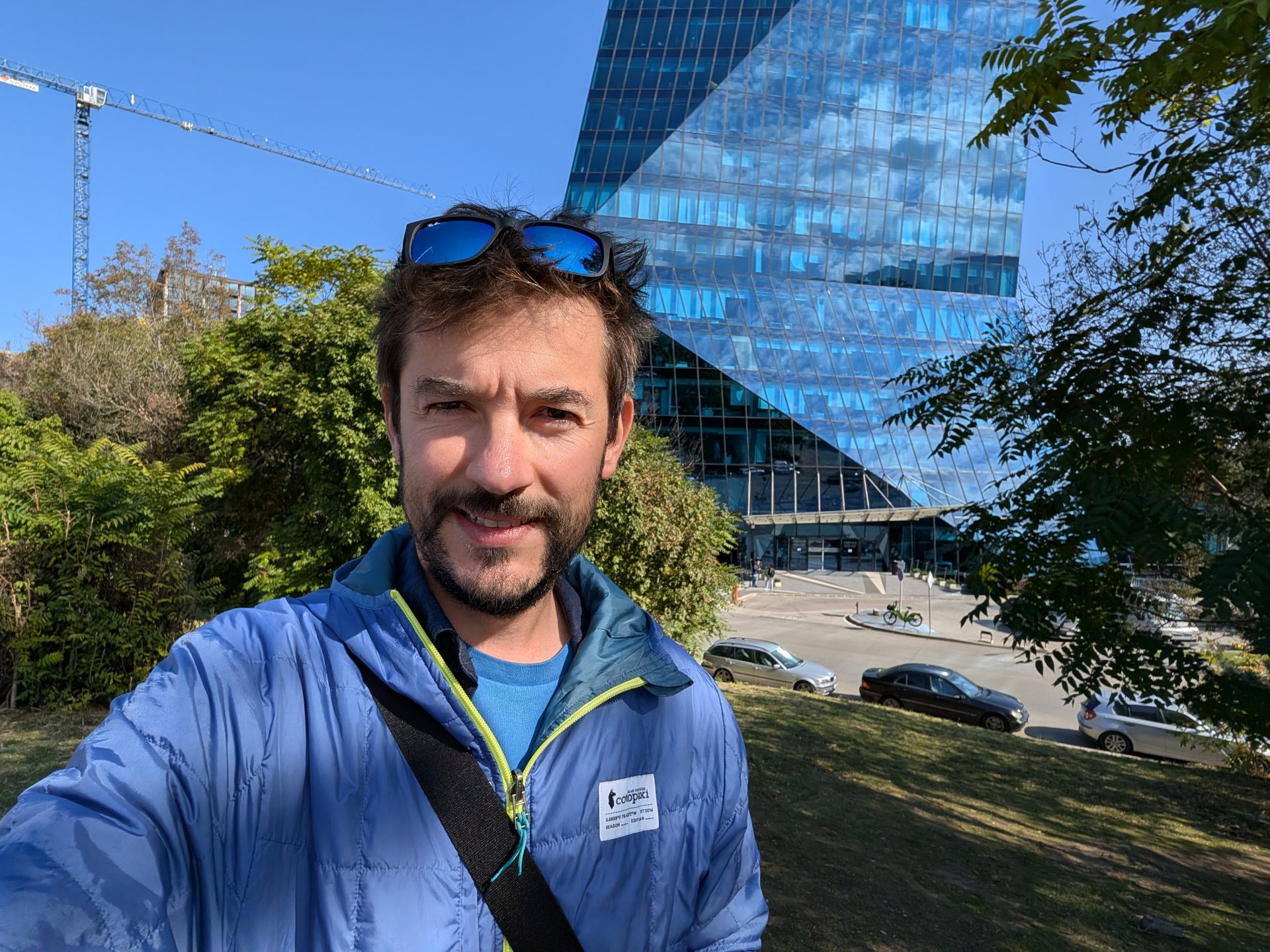 Google Pixel 10 Pro XL vs Samsung Galaxy S25 Ultra — сражение гигантов картинка Pixel 10 Pro XL vs Galaxy S25 Ultra: топ-флагманы | DGL.RU