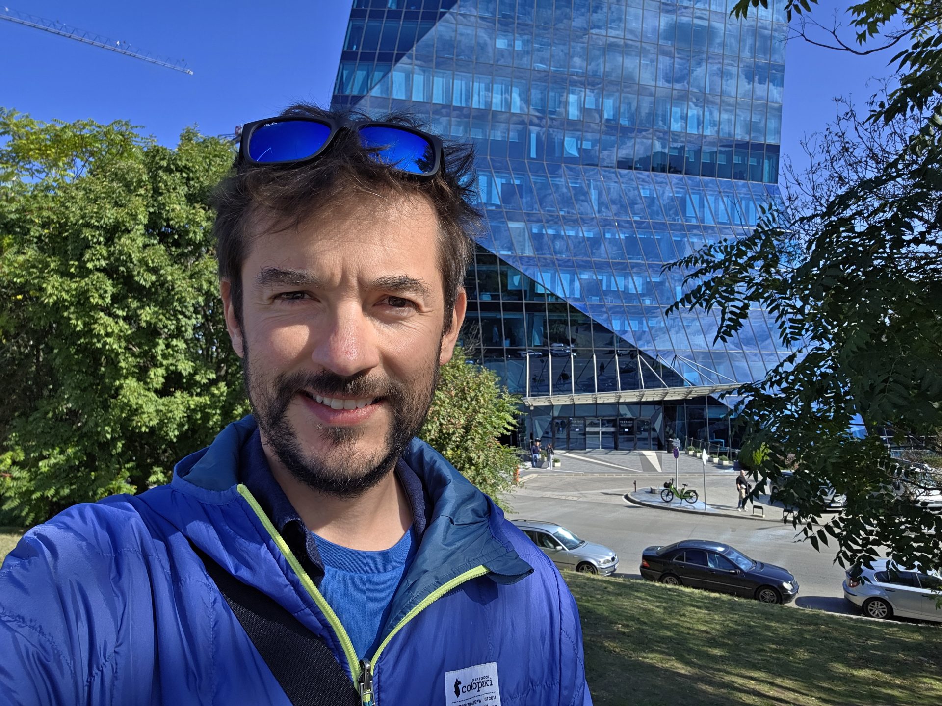 Google Pixel 10 Pro XL vs Samsung Galaxy S25 Ultra — сражение гигантов картинка Pixel 10 Pro XL vs Galaxy S25 Ultra: топ-флагманы | DGL.RU