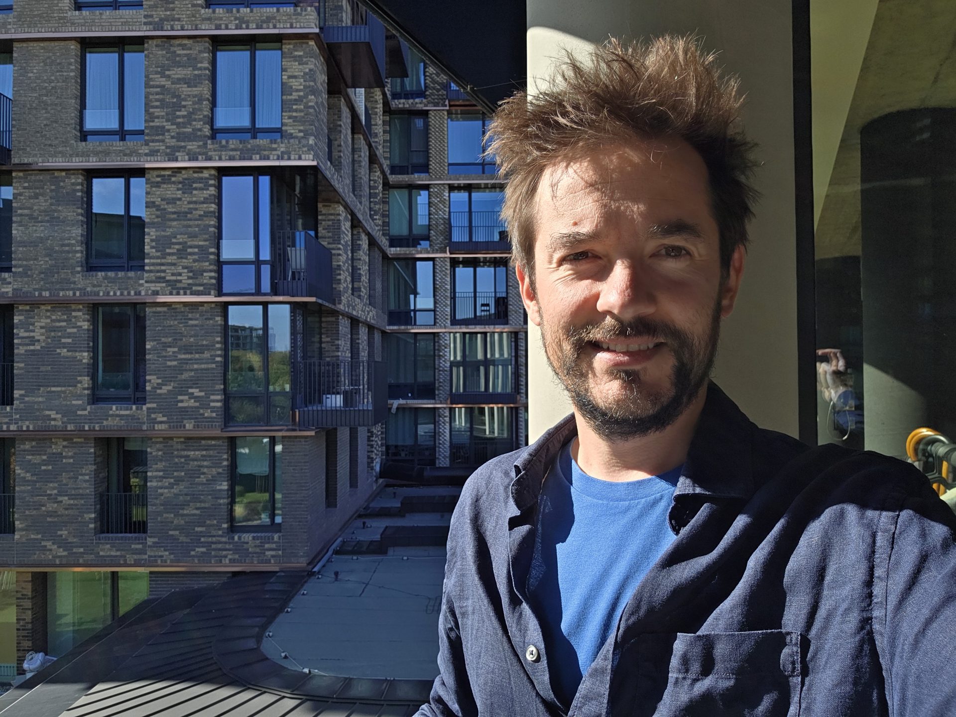 Google Pixel 10 Pro XL vs Samsung Galaxy S25 Ultra — сражение гигантов картинка Pixel 10 Pro XL vs Galaxy S25 Ultra: топ-флагманы | DGL.RU