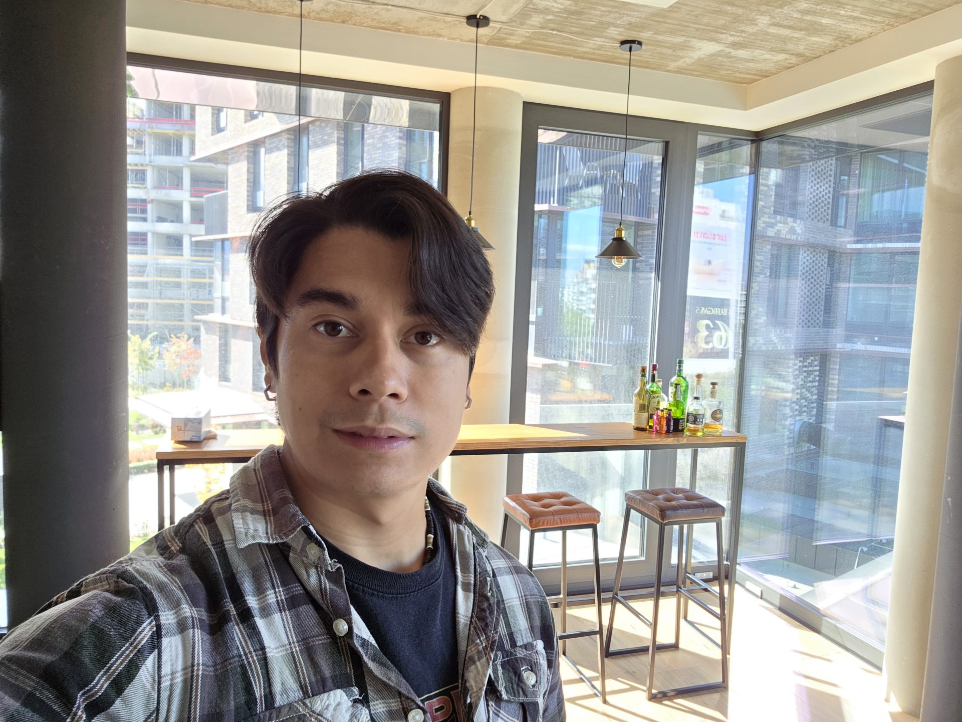 Google Pixel 10 Pro XL vs Samsung Galaxy S25 Ultra — сражение гигантов картинка Pixel 10 Pro XL vs Galaxy S25 Ultra: топ-флагманы | DGL.RU