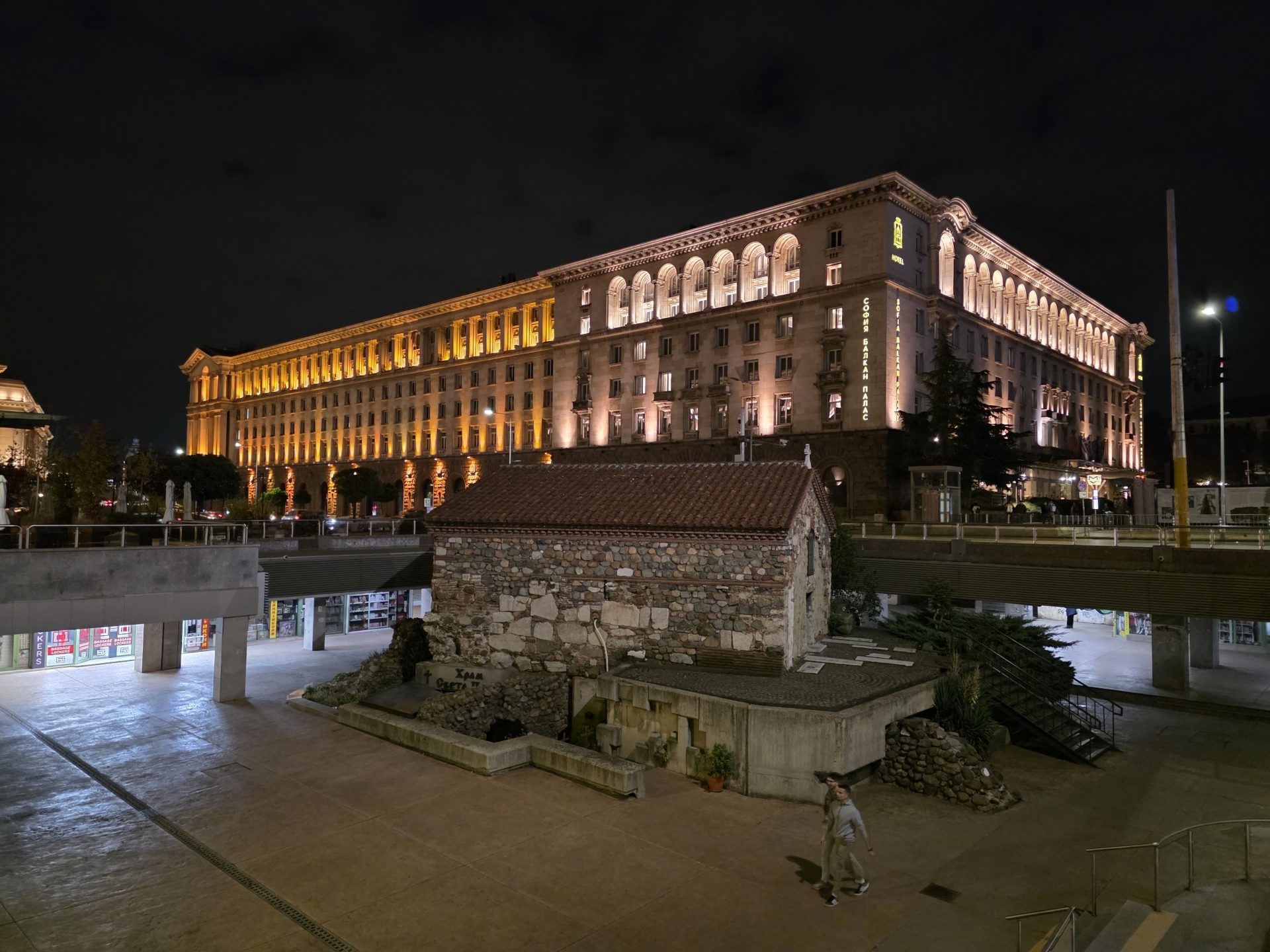 Google Pixel 10 Pro XL vs Samsung Galaxy S25 Ultra — сражение гигантов картинка Pixel 10 Pro XL vs Galaxy S25 Ultra: топ-флагманы | DGL.RU