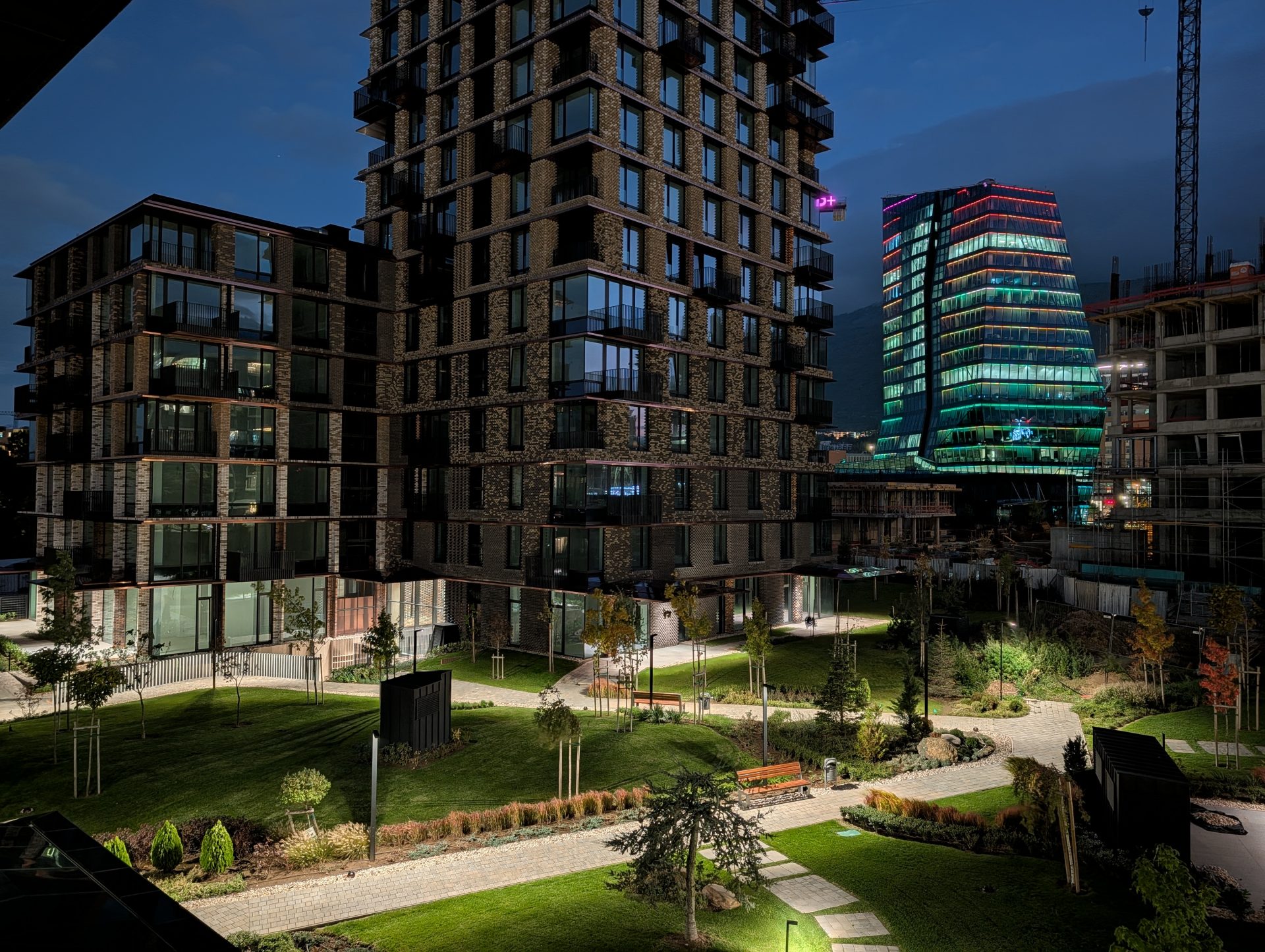 Google Pixel 10 Pro XL vs Samsung Galaxy S25 Ultra — сражение гигантов картинка Pixel 10 Pro XL vs Galaxy S25 Ultra: топ-флагманы | DGL.RU