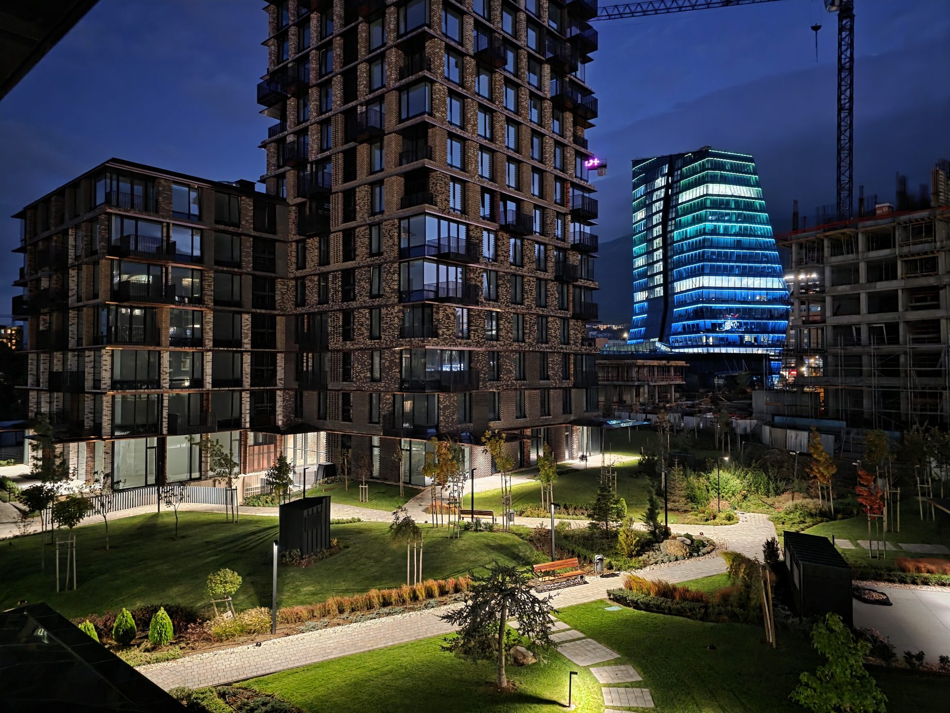 Google Pixel 10 Pro XL vs Samsung Galaxy S25 Ultra — сражение гигантов картинка Pixel 10 Pro XL vs Galaxy S25 Ultra: топ-флагманы | DGL.RU