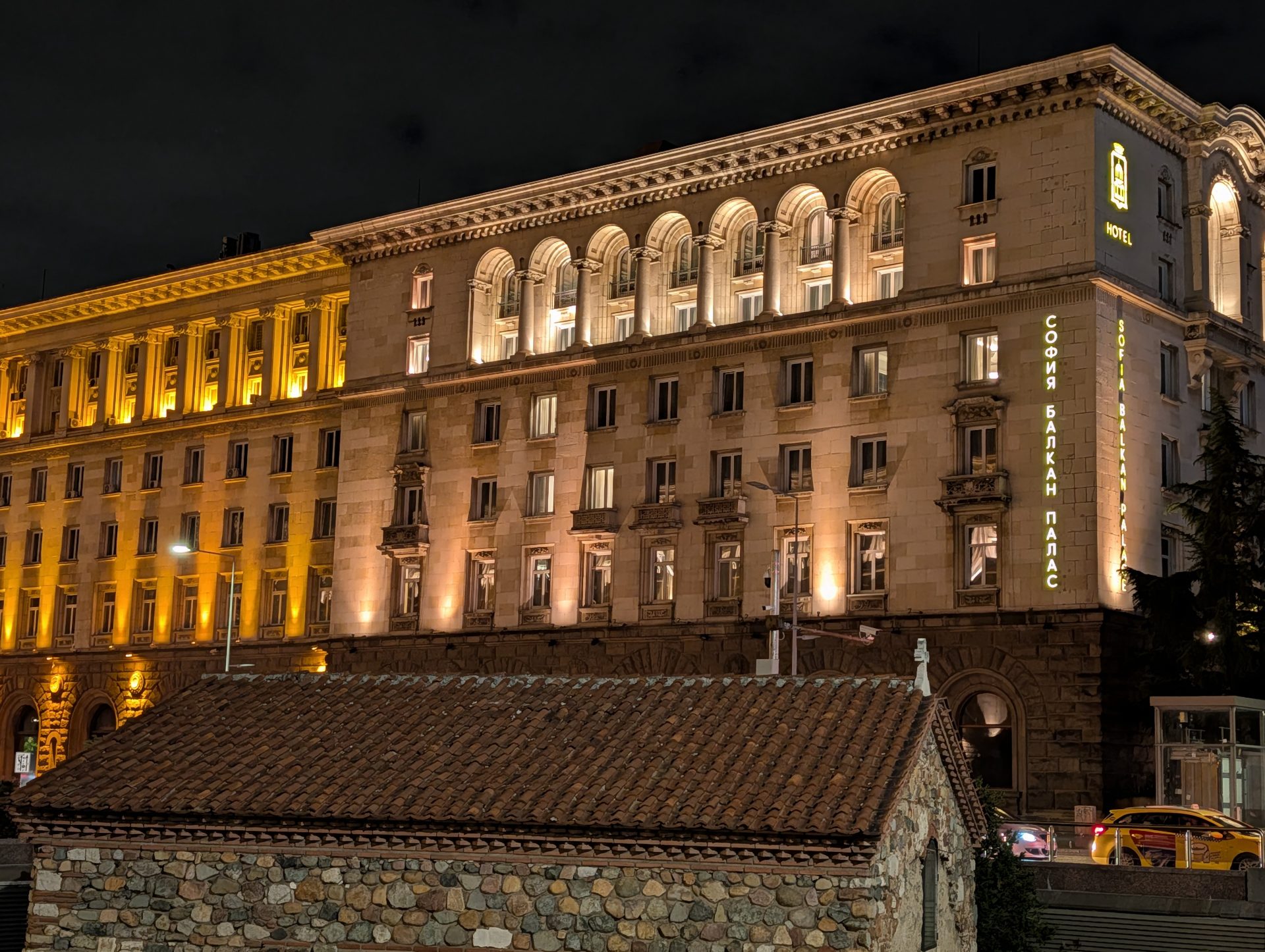 Google Pixel 10 Pro XL vs Samsung Galaxy S25 Ultra — сражение гигантов картинка Pixel 10 Pro XL vs Galaxy S25 Ultra: топ-флагманы | DGL.RU