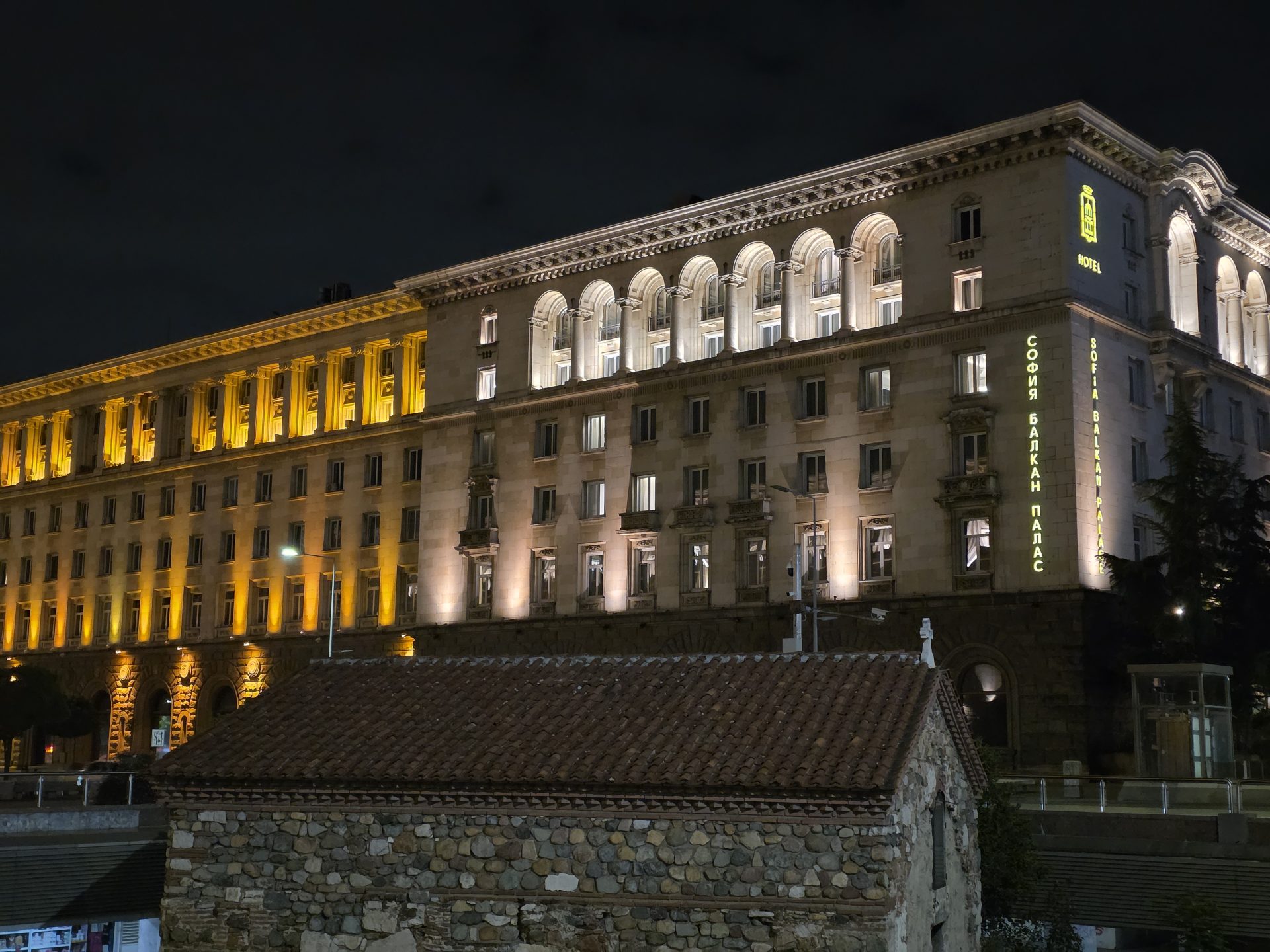 Google Pixel 10 Pro XL vs Samsung Galaxy S25 Ultra — сражение гигантов картинка Pixel 10 Pro XL vs Galaxy S25 Ultra: топ-флагманы | DGL.RU