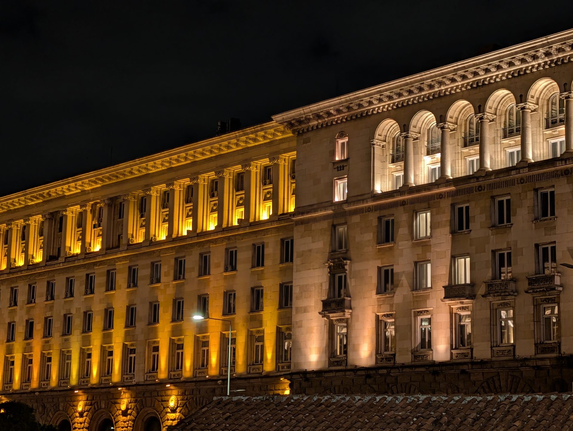 Google Pixel 10 Pro XL vs Samsung Galaxy S25 Ultra — сражение гигантов картинка Pixel 10 Pro XL vs Galaxy S25 Ultra: топ-флагманы | DGL.RU