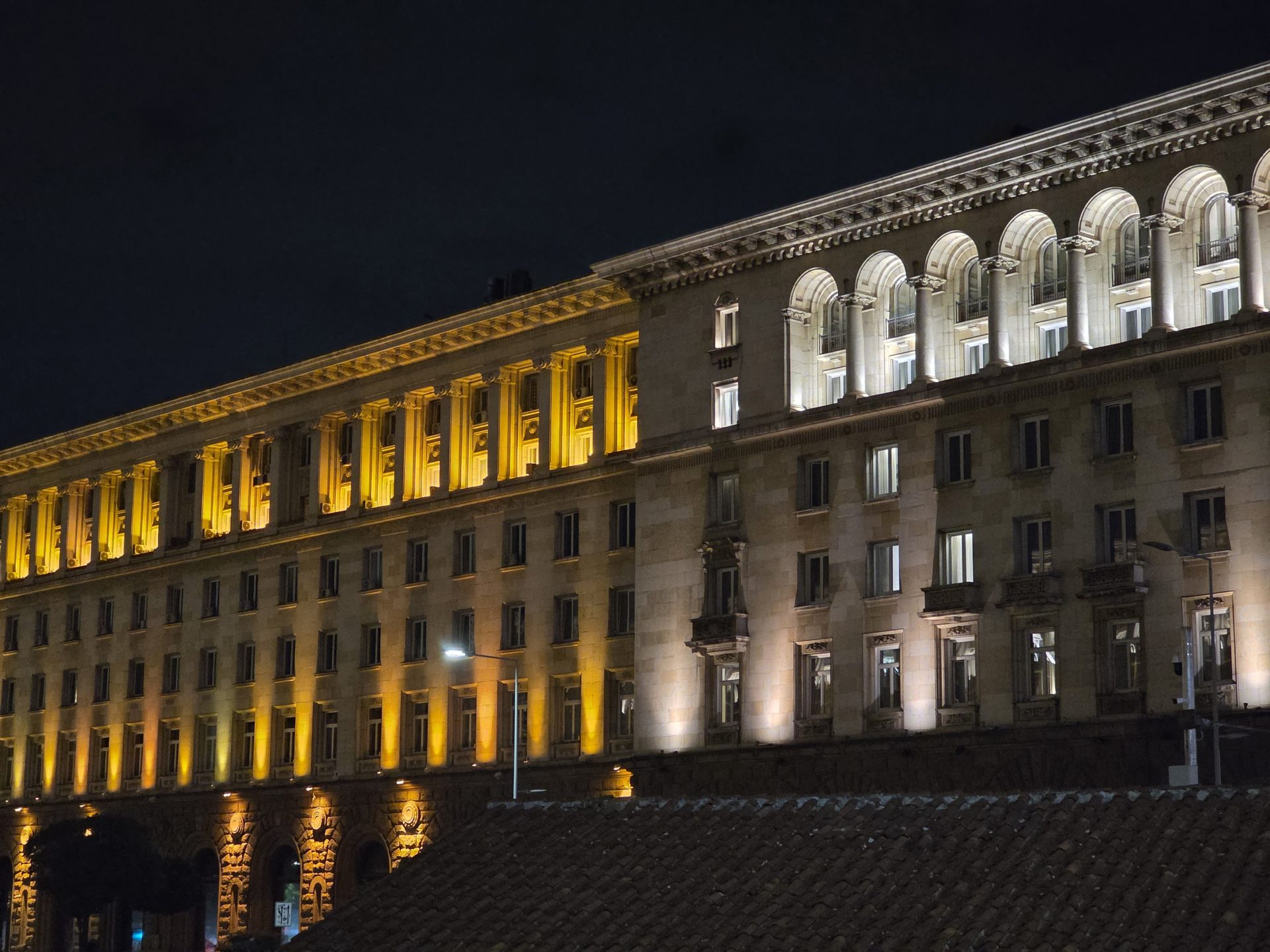 Google Pixel 10 Pro XL vs Samsung Galaxy S25 Ultra — сражение гигантов картинка Pixel 10 Pro XL vs Galaxy S25 Ultra: топ-флагманы | DGL.RU