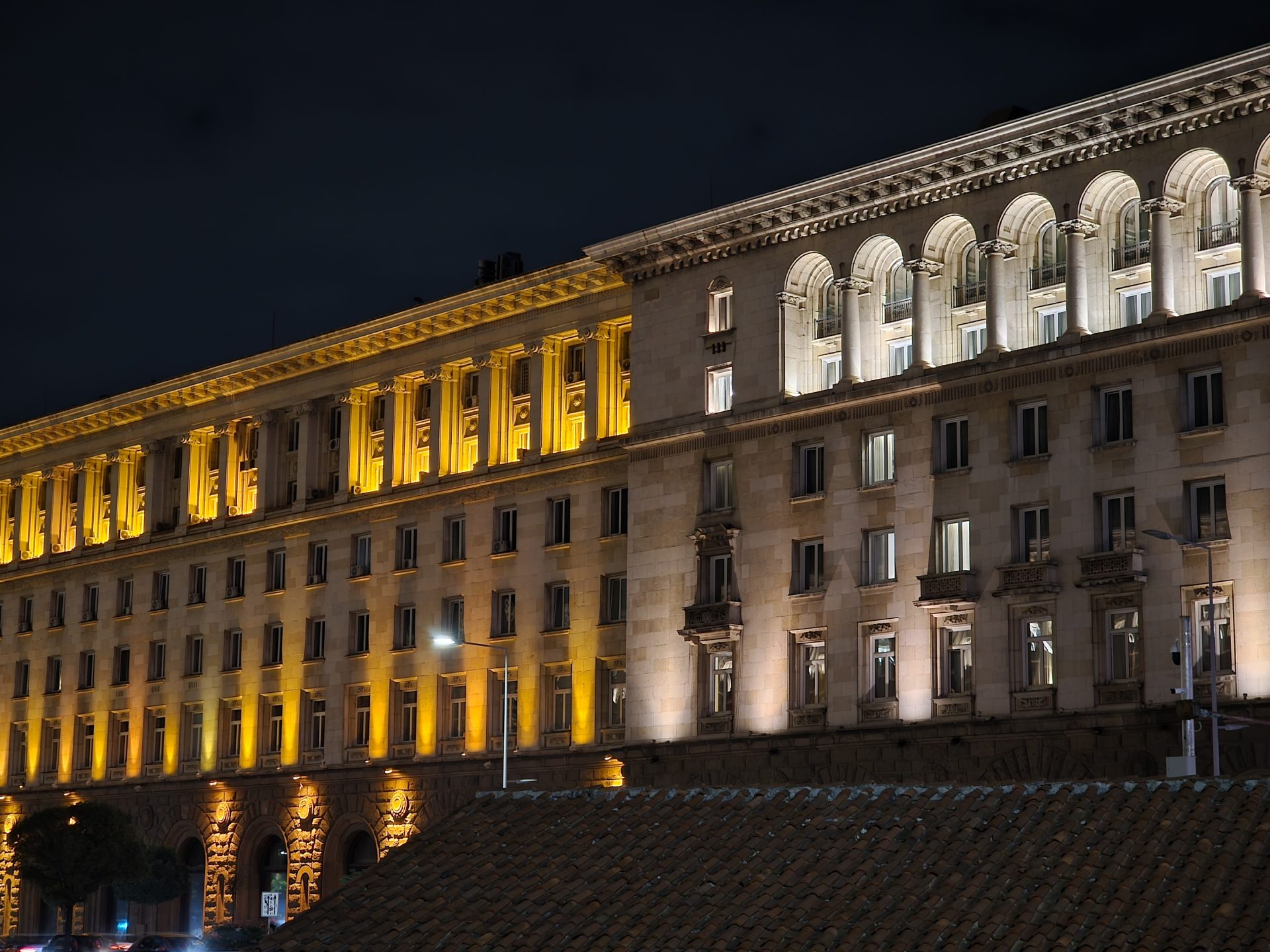 Google Pixel 10 Pro XL vs Samsung Galaxy S25 Ultra — сражение гигантов картинка Pixel 10 Pro XL vs Galaxy S25 Ultra: топ-флагманы | DGL.RU