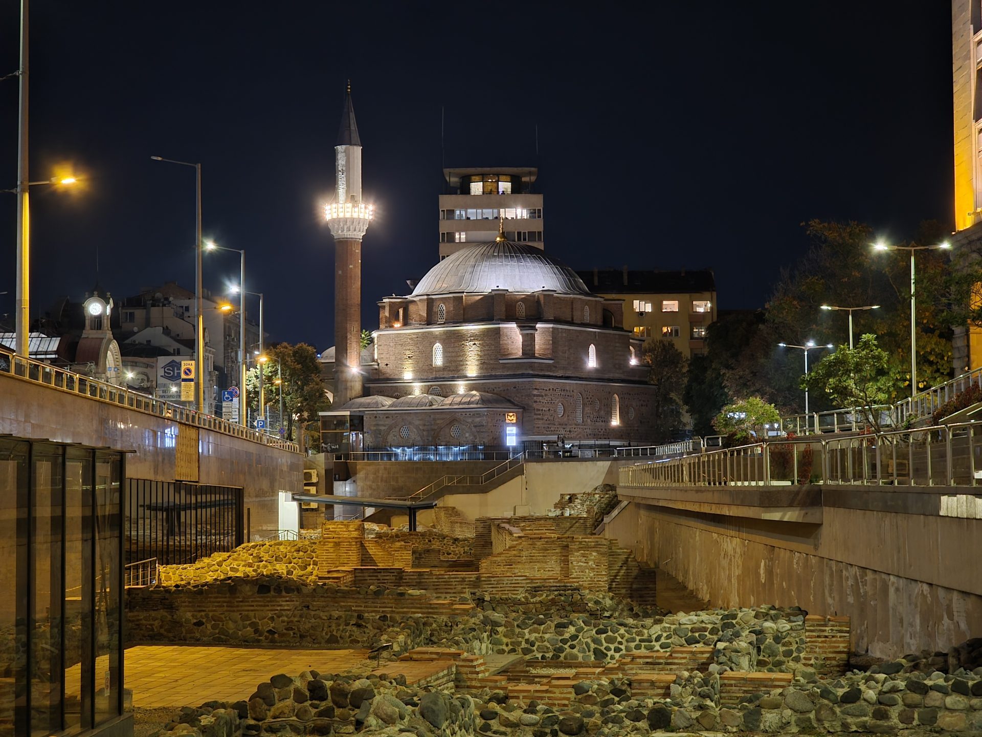 Google Pixel 10 Pro XL vs Samsung Galaxy S25 Ultra — сражение гигантов картинка Pixel 10 Pro XL vs Galaxy S25 Ultra: топ-флагманы | DGL.RU