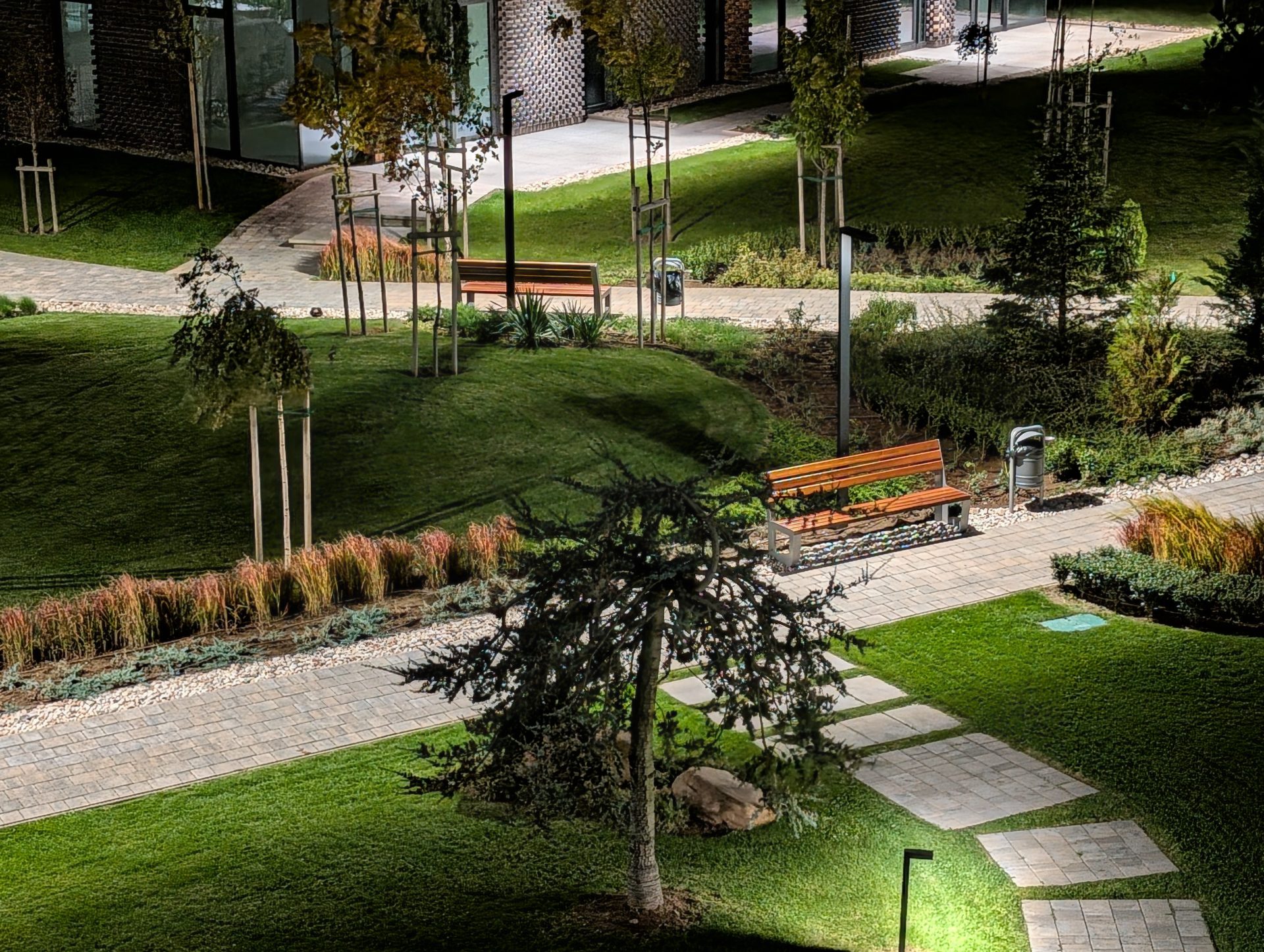 Google Pixel 10 Pro XL vs Samsung Galaxy S25 Ultra — сражение гигантов картинка Pixel 10 Pro XL vs Galaxy S25 Ultra: топ-флагманы | DGL.RU