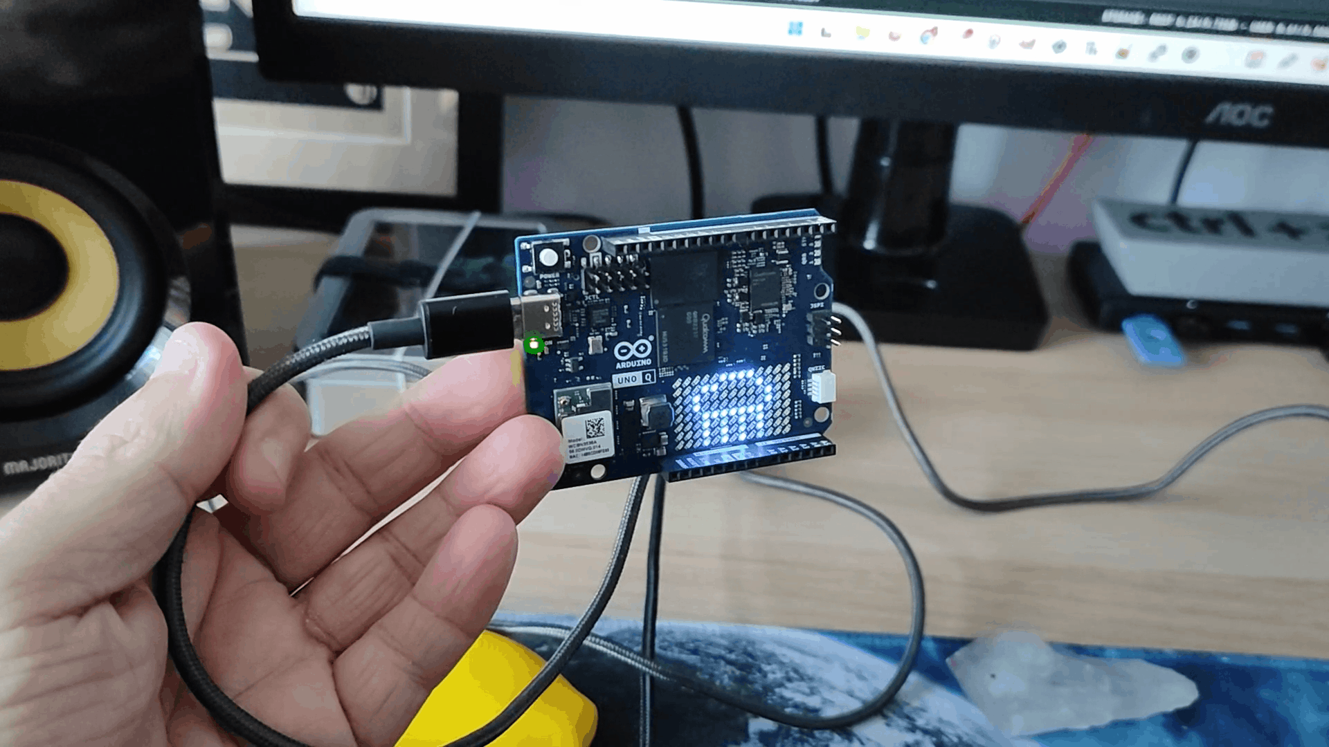 Обзор Arduino Uno Q: плата с парой "мозгов" картинка Плата Arduino Uno Q: два «мозга» в устройстве | DGL.RU