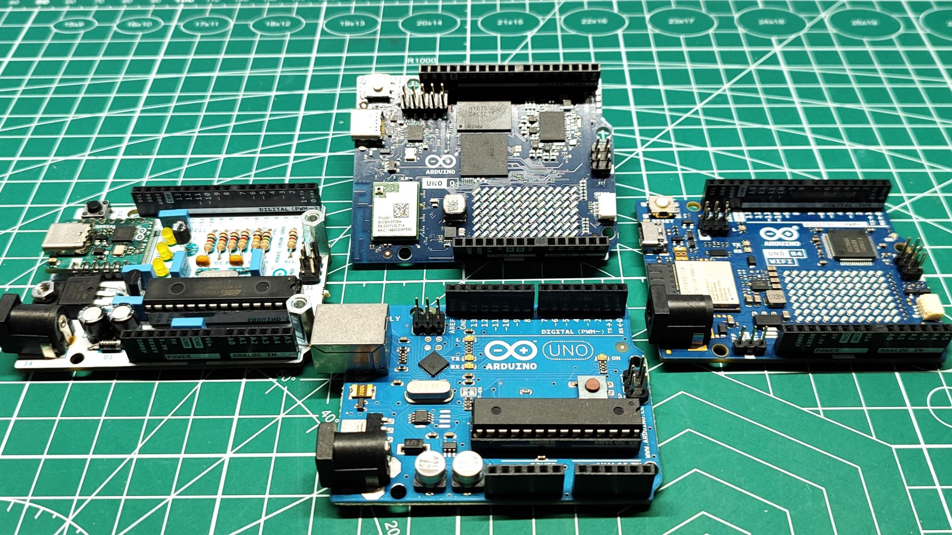 Обзор Arduino Uno Q: плата с парой "мозгов" картинка Плата Arduino Uno Q: два «мозга» в устройстве | DGL.RU