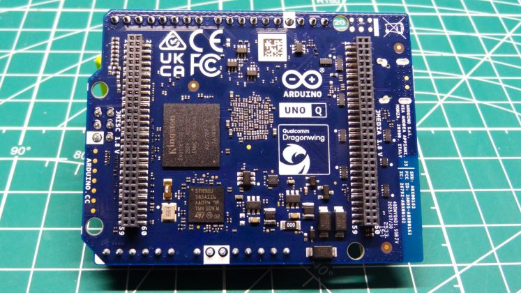 Плата Arduino Uno Q: два «мозга» в устройстве | DGL.RU