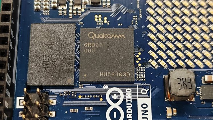 Плата Arduino Uno Q: два «мозга» в устройстве | DGL.RU