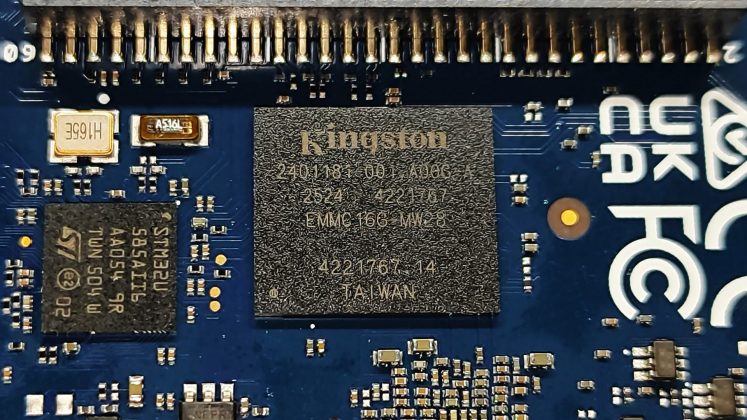 Плата Arduino Uno Q: два «мозга» в устройстве | DGL.RU