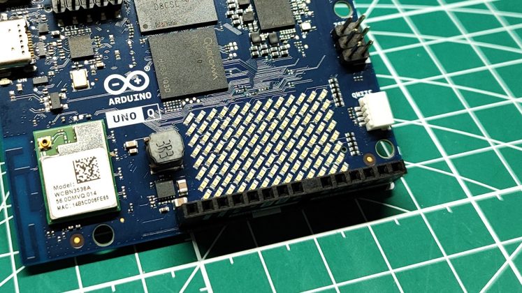 Плата Arduino Uno Q: два «мозга» в устройстве | DGL.RU