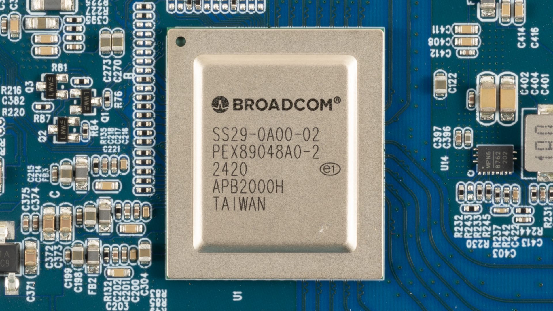 Плата RocketAIC 7608AW: быстрый SSD-массив | DGL.RU