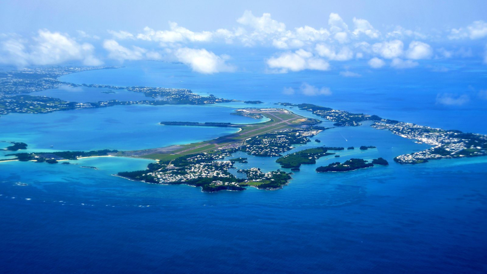 Под Бермудами что-то пошло не так: гигантская структура поставила ученых в тупик