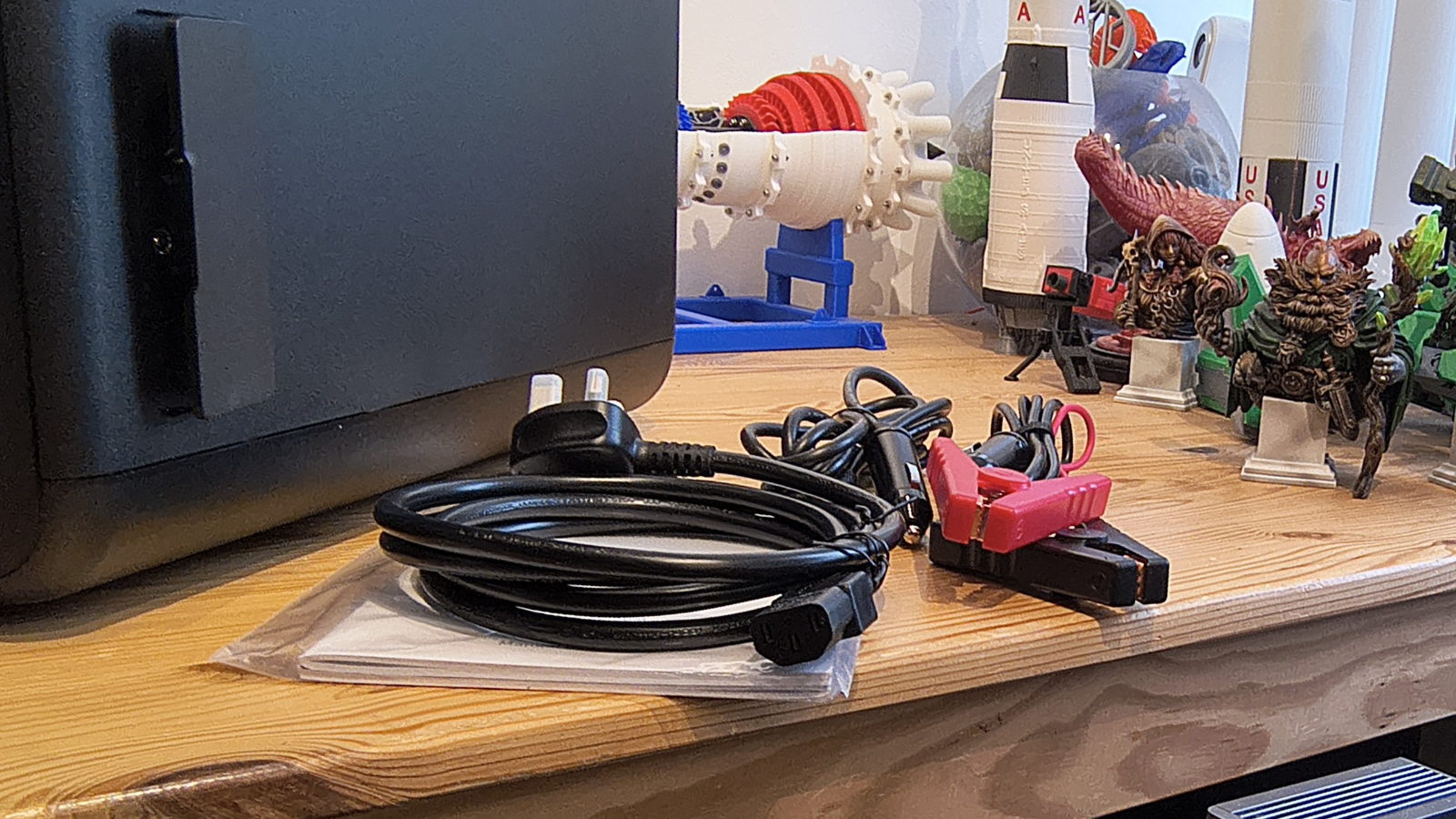 Обзор электростанции Acer APS322 — мощный, но тяжелый вариант картинка Портативная электростанция Acer APS322 | DGL.RU